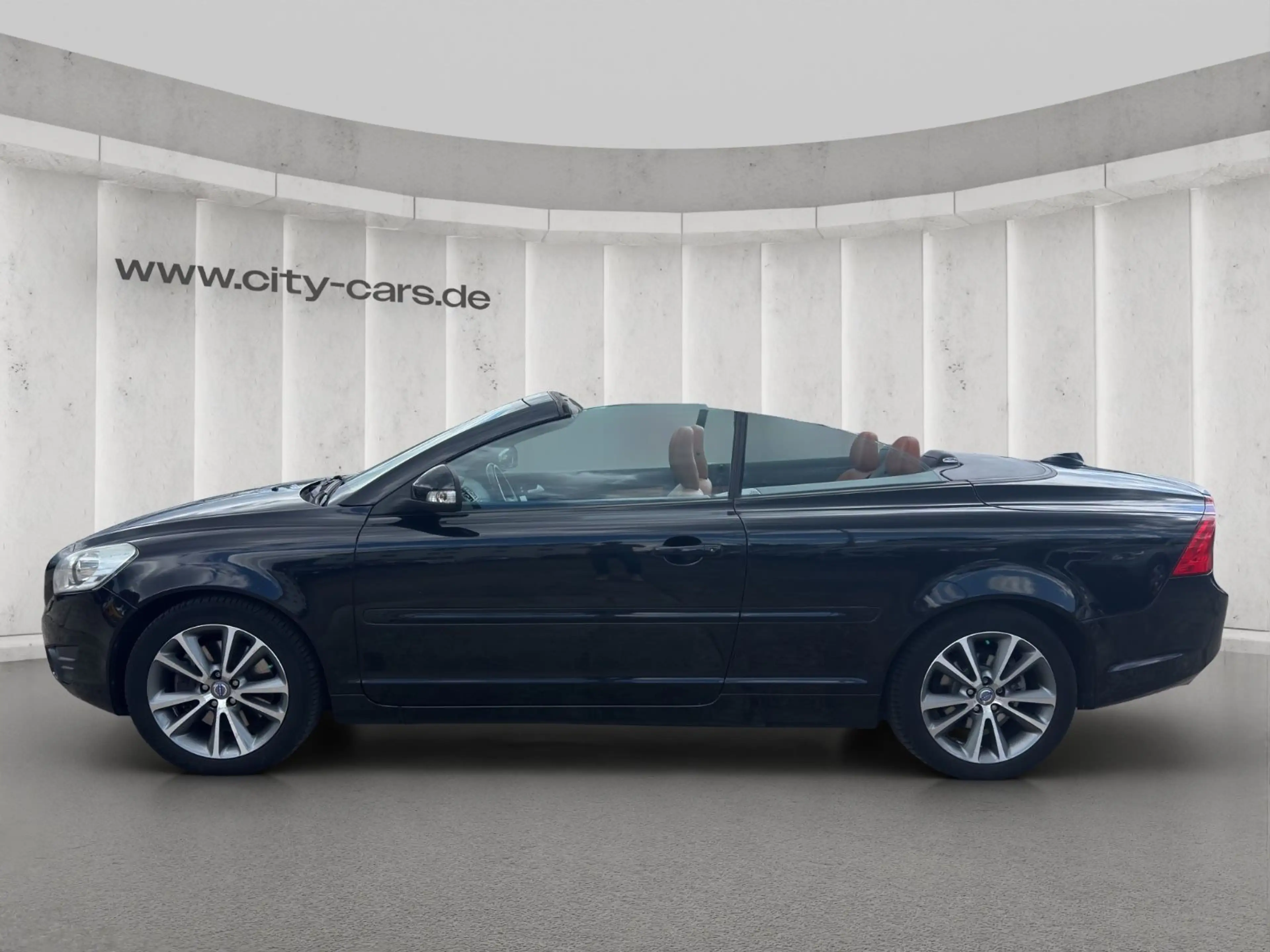 Volvo C70 Cabriolet D3 Momentum*Leder*Bi-Xenon — photo 3