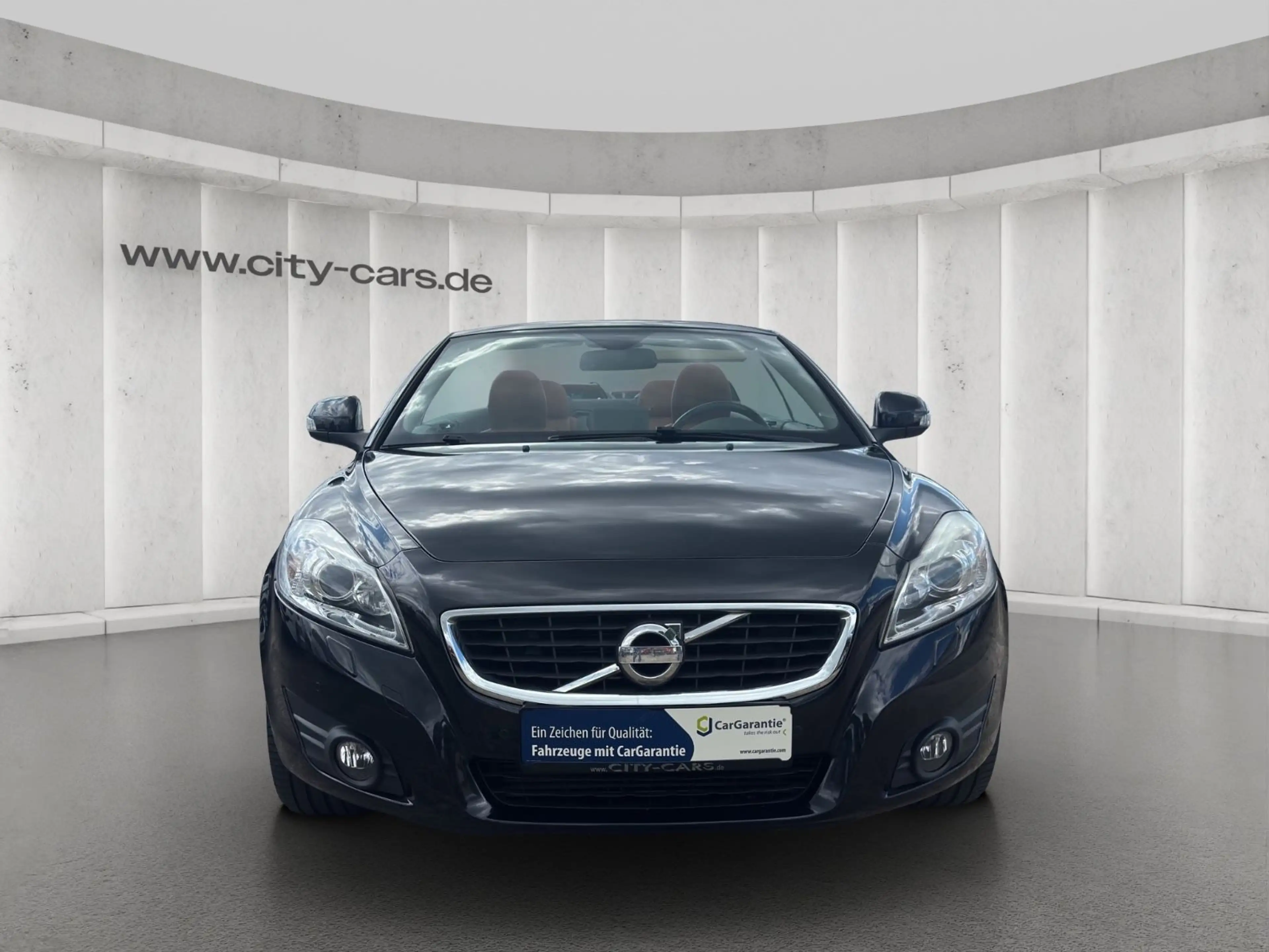 Volvo C70 Cabriolet D3 Momentum*Leder*Bi-Xenon — photo 2