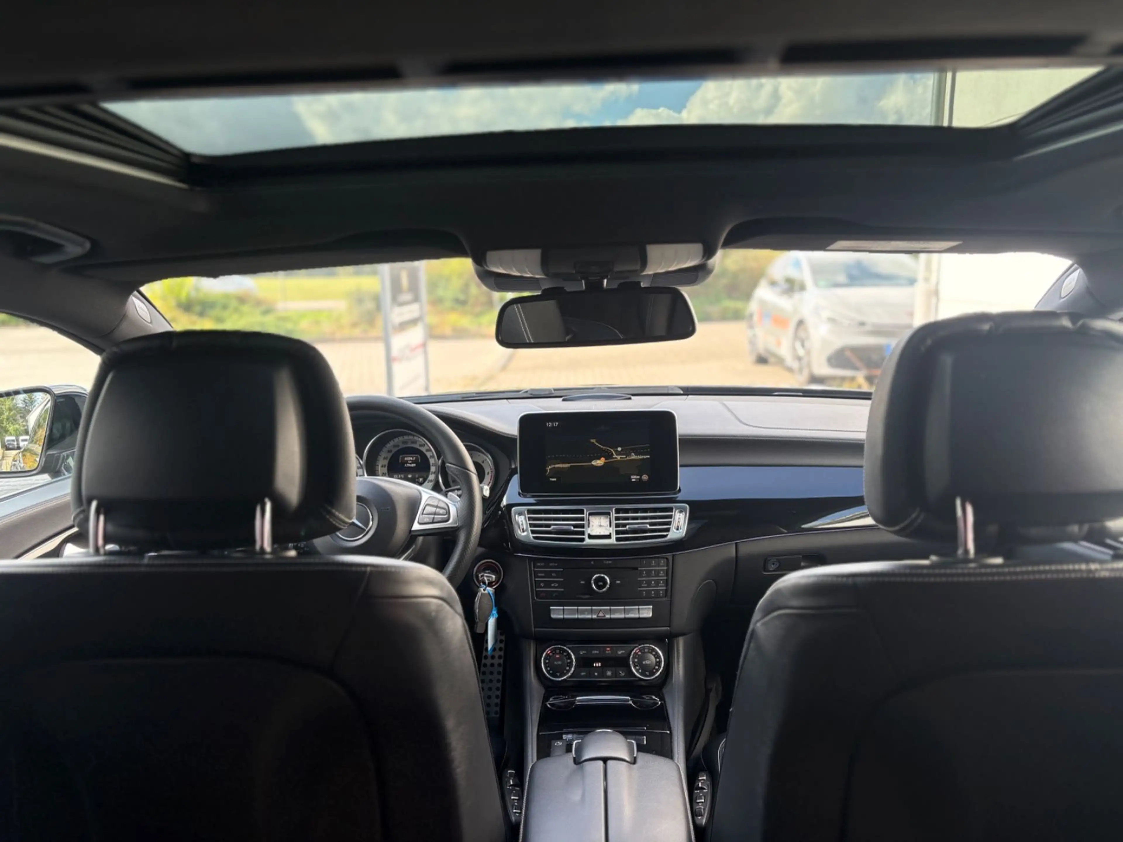 Mercedes-Benz CLS CLS 350 SB BlueTec/AMGLine/H&K/Memory/COMAND/SHD — photo 27
