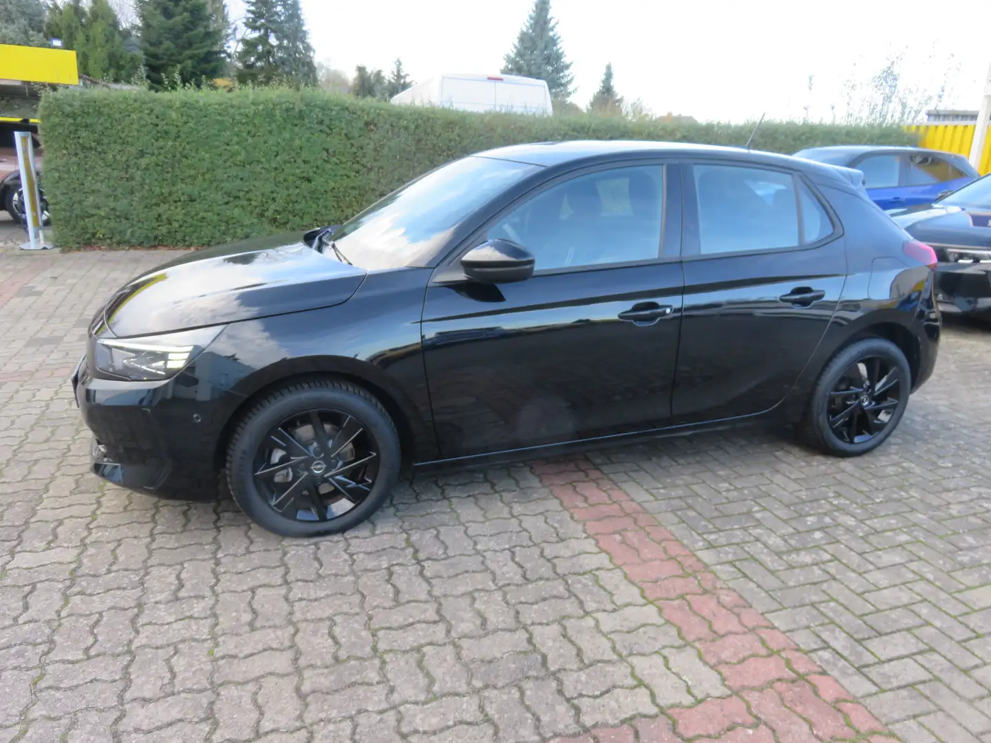 Opel Corsa GS Zwart - 1