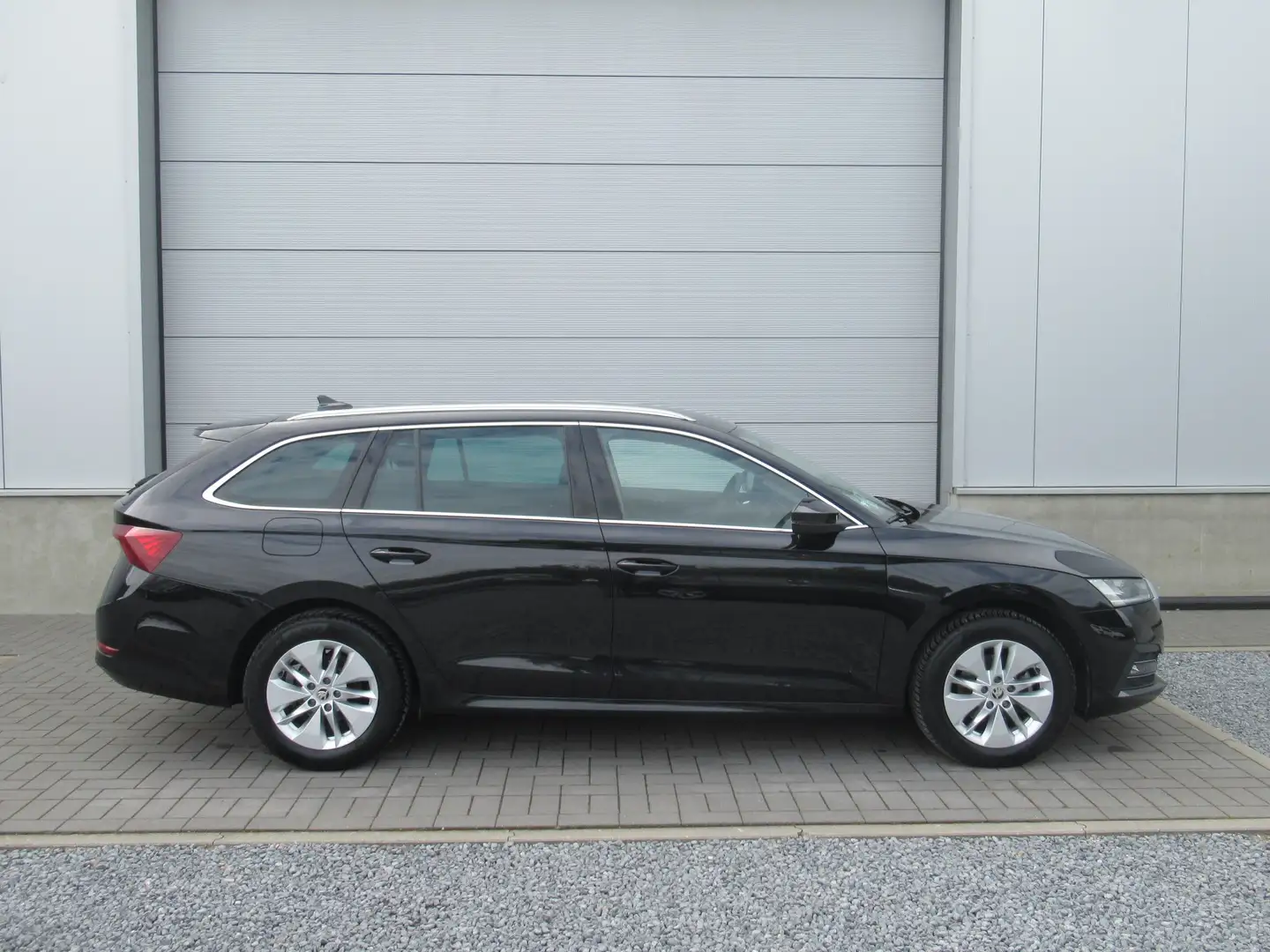 Skoda Octavia Combi 1.0 TSi / €14.500 netto / Virtual / Navi Zwart - 2