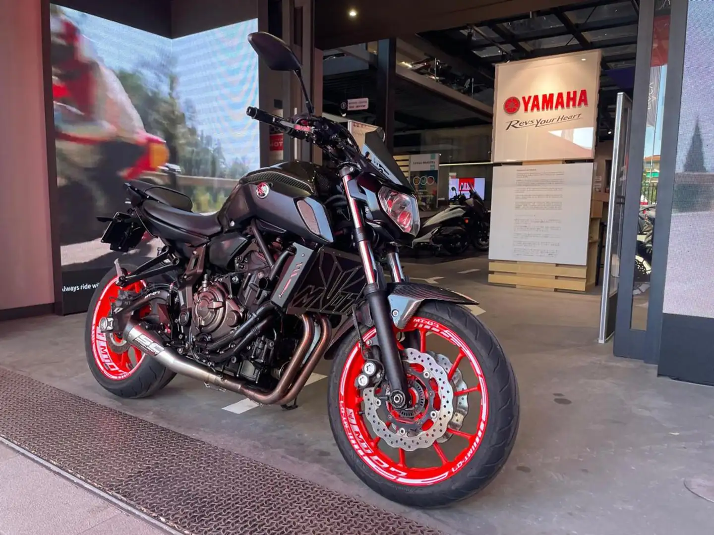 Yamaha MT-07 . Nero - 2