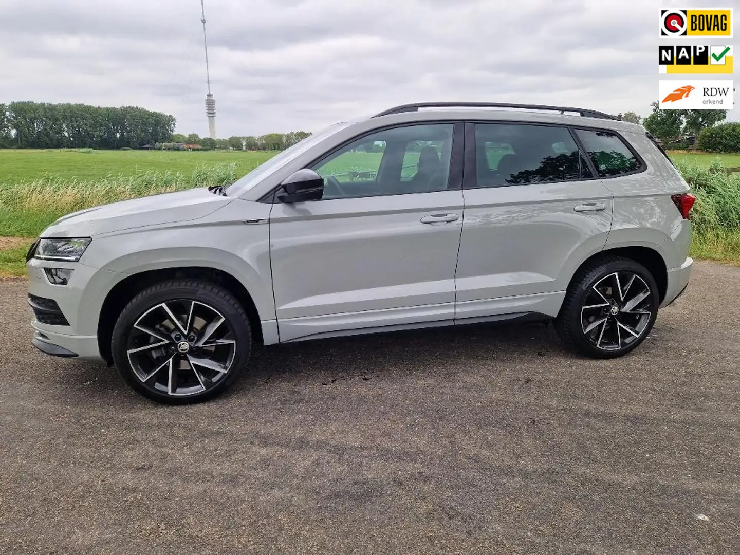 Skoda Karoq 1.5 TSI ACT Sportline Business, leder int, dealer Gris - 1
