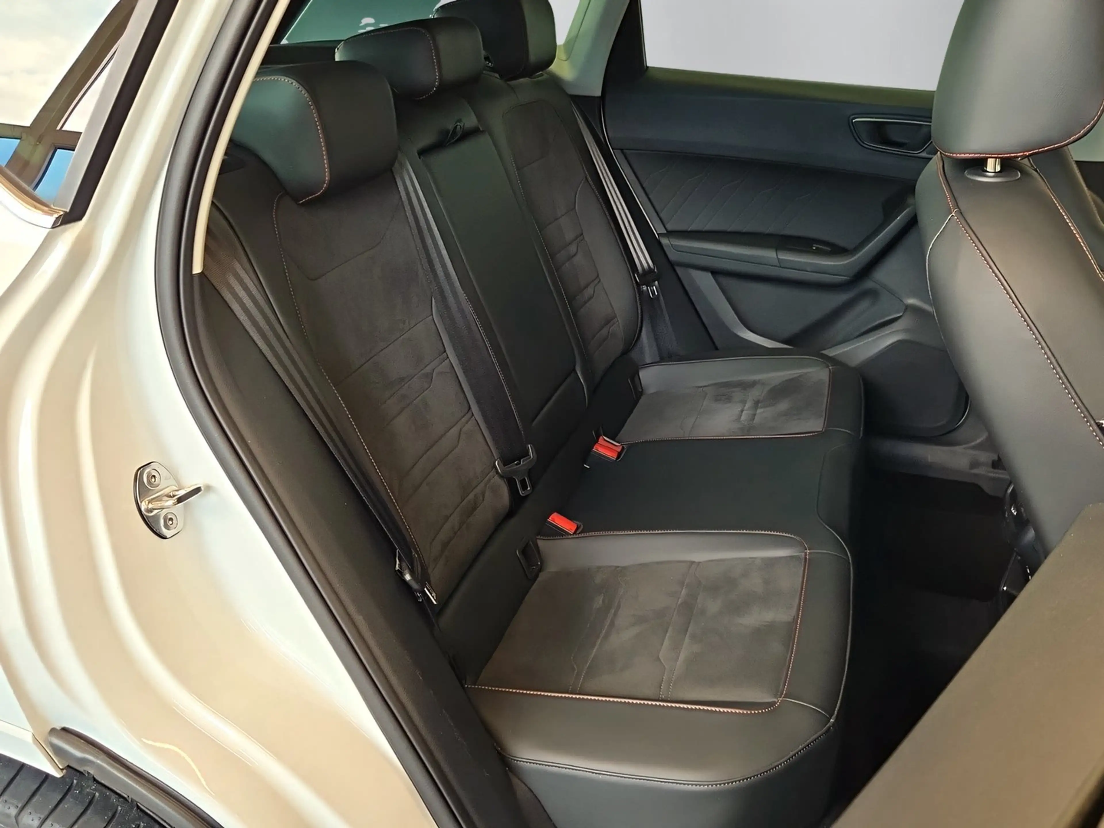SEAT Ateca FR 2.0 TDI DSG — photo 12