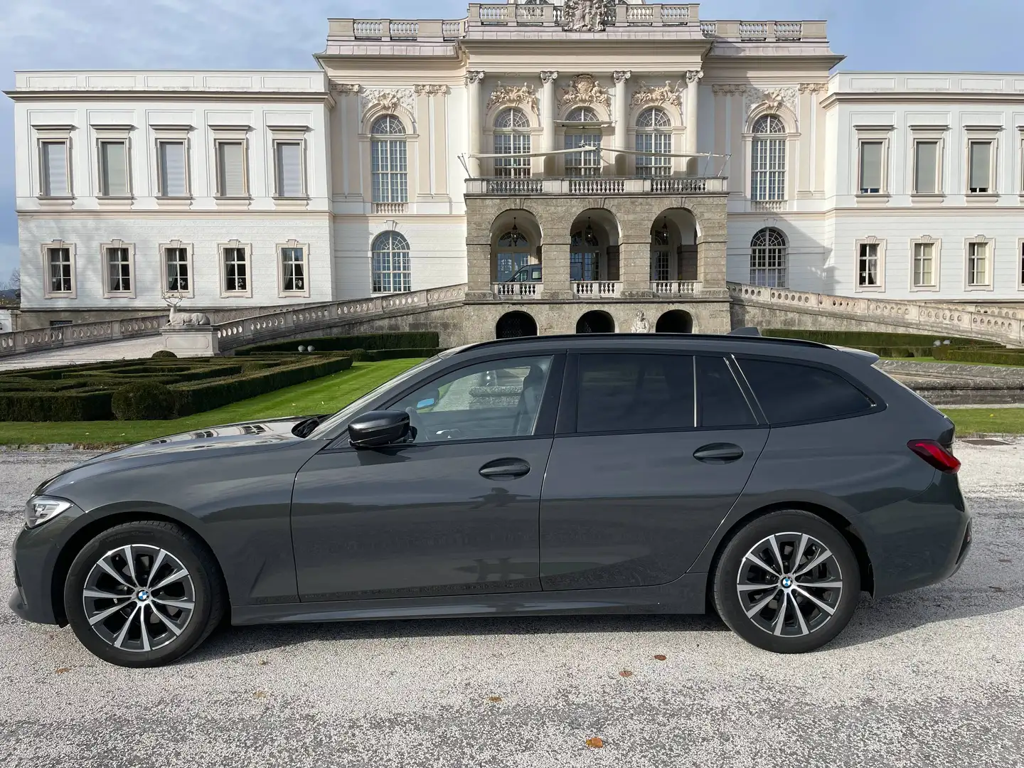 BMW 320 320d xDrive Touring Aut. Grau - 2