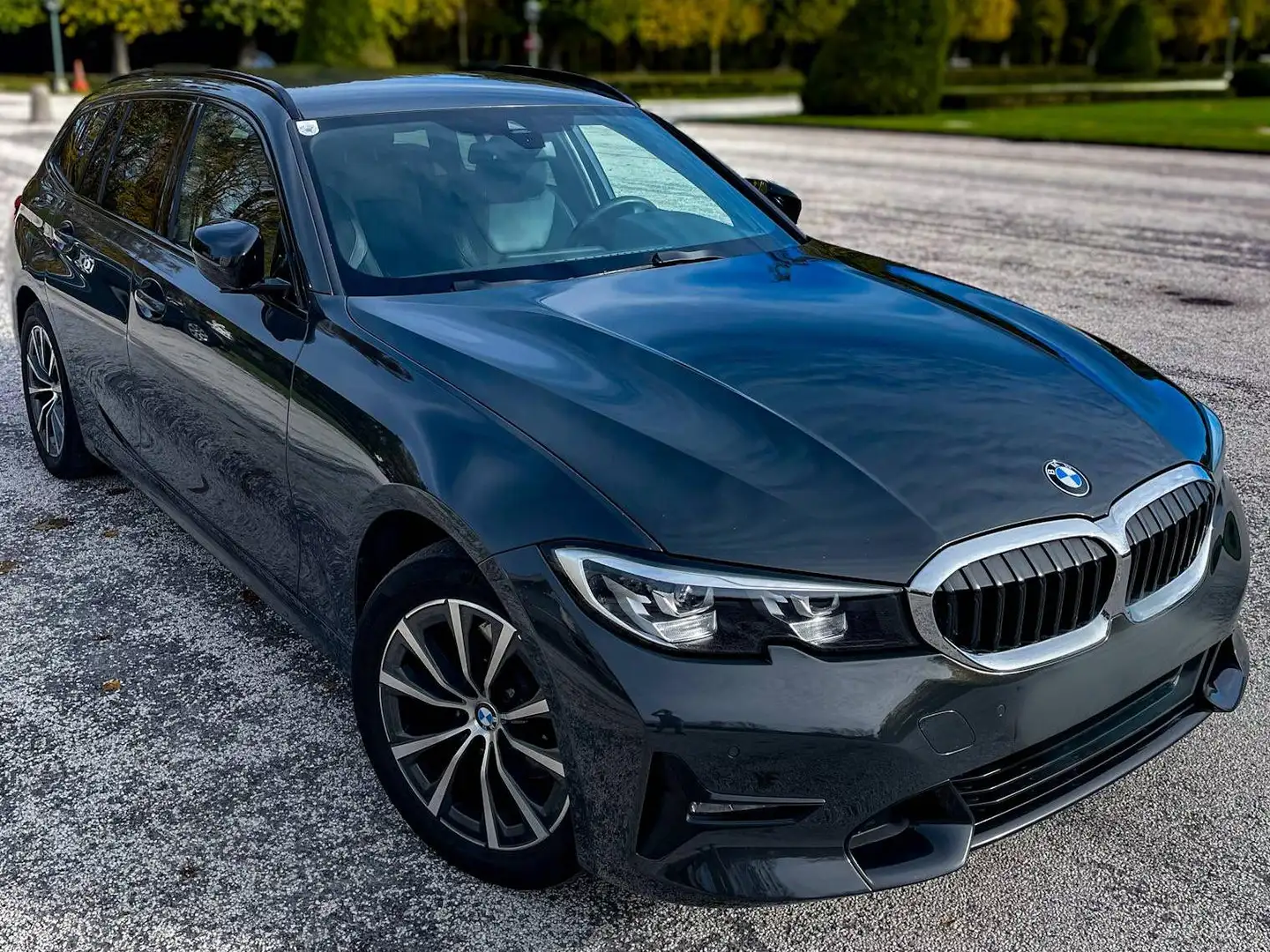 BMW 320 320d xDrive Touring Aut. Grau - 1