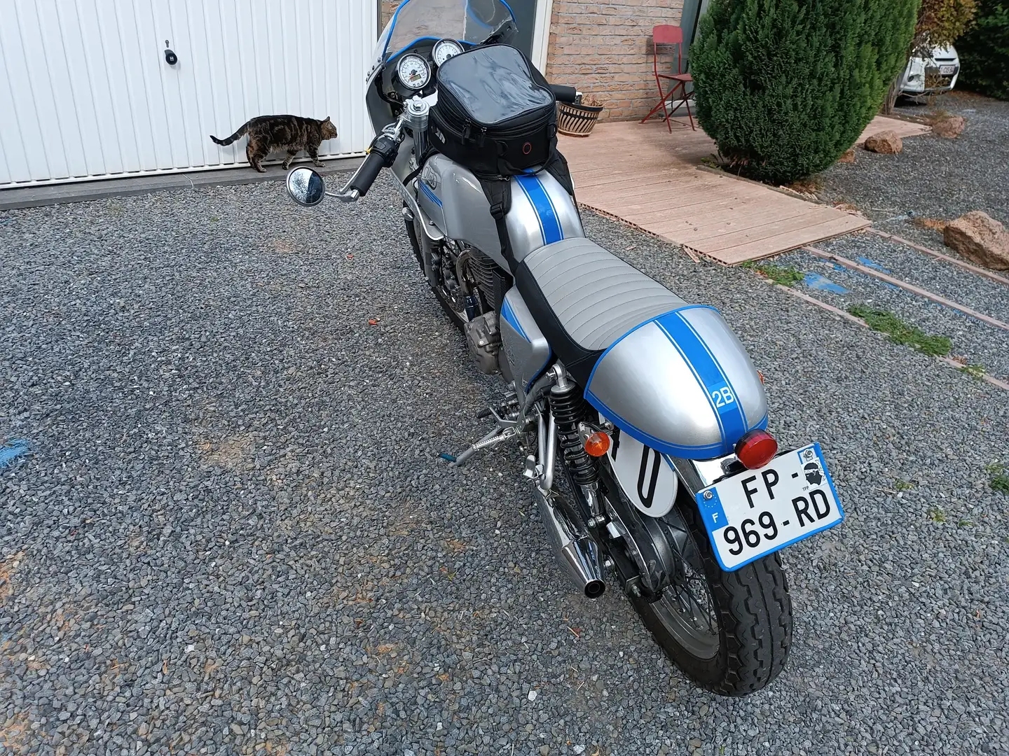 Mash Café Racer - 2