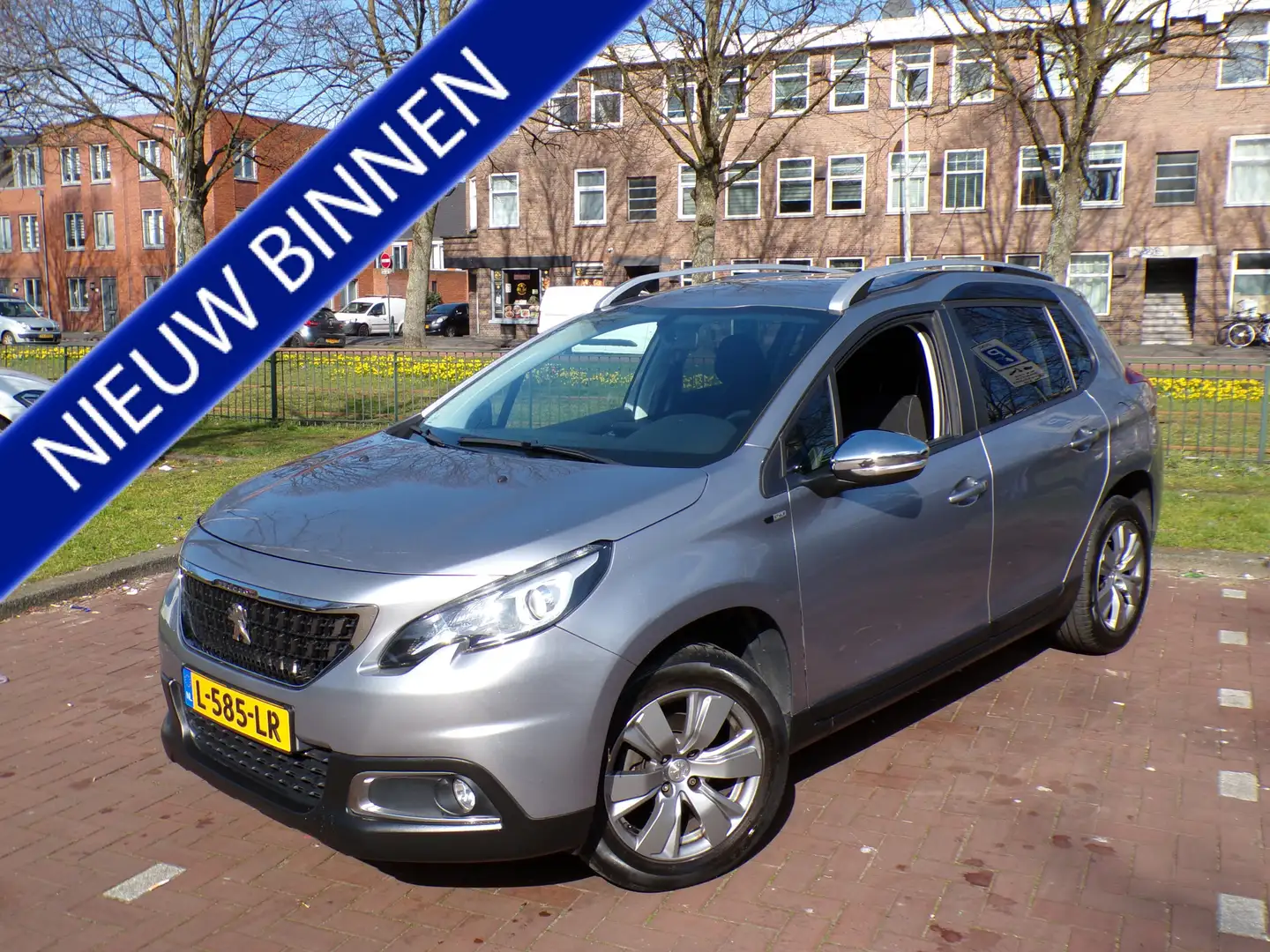 Peugeot 2008 1.2 PureTech Allure NAVI TELEFOON CRUISECONTROL TR Grau - 1