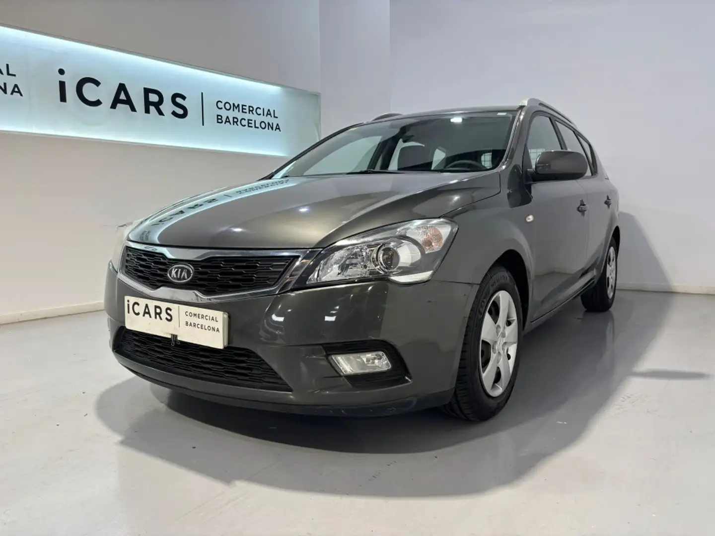 Kia Ceed / cee'd 1.6CRDI Concept Plus Gris - 1