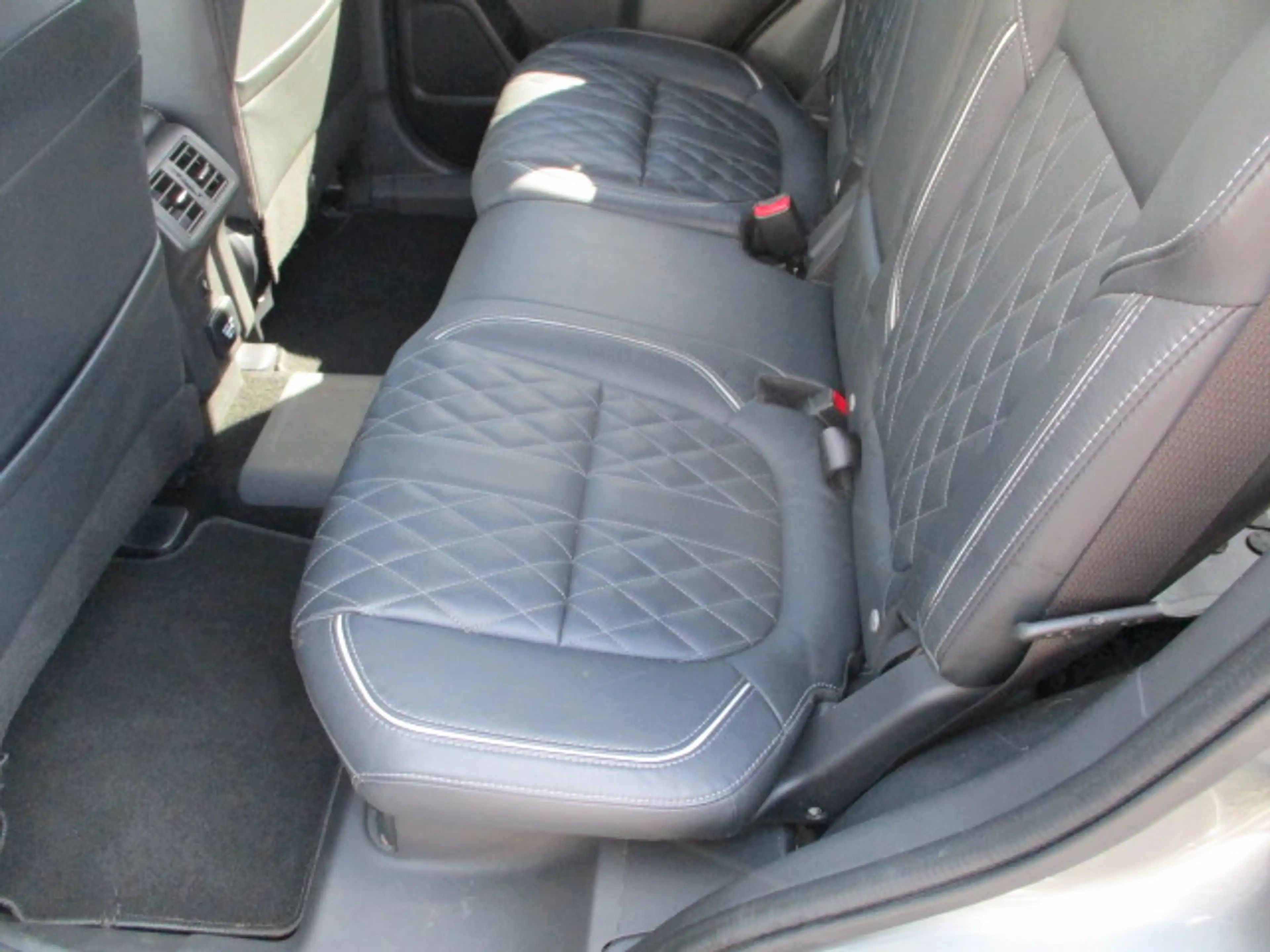 Mitsubishi Outlander Outlander Plug-In Hybrid 2.4 4WD Plug-In Hybrid Spirit — photo 11