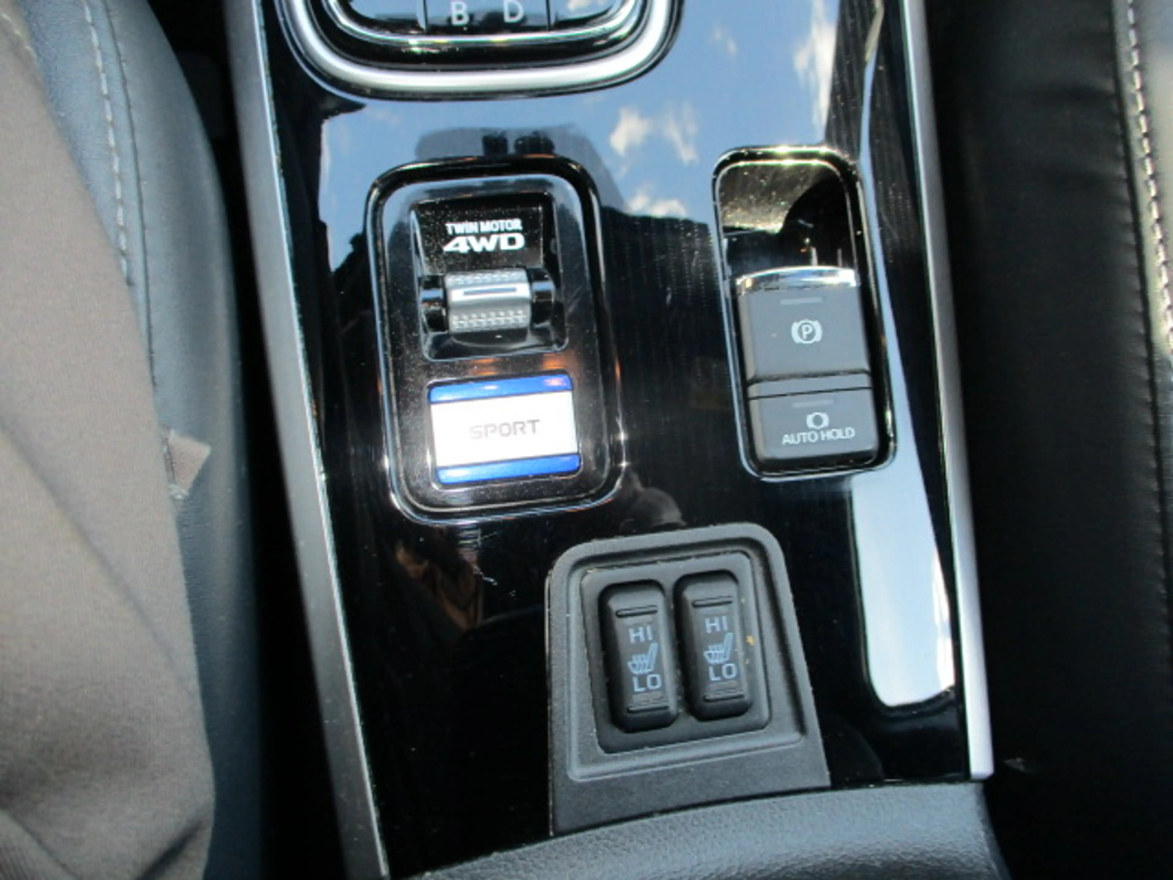 Mitsubishi Outlander Outlander Plug-In Hybrid 2.4 4WD Plug-In Hybrid Spirit — photo 6