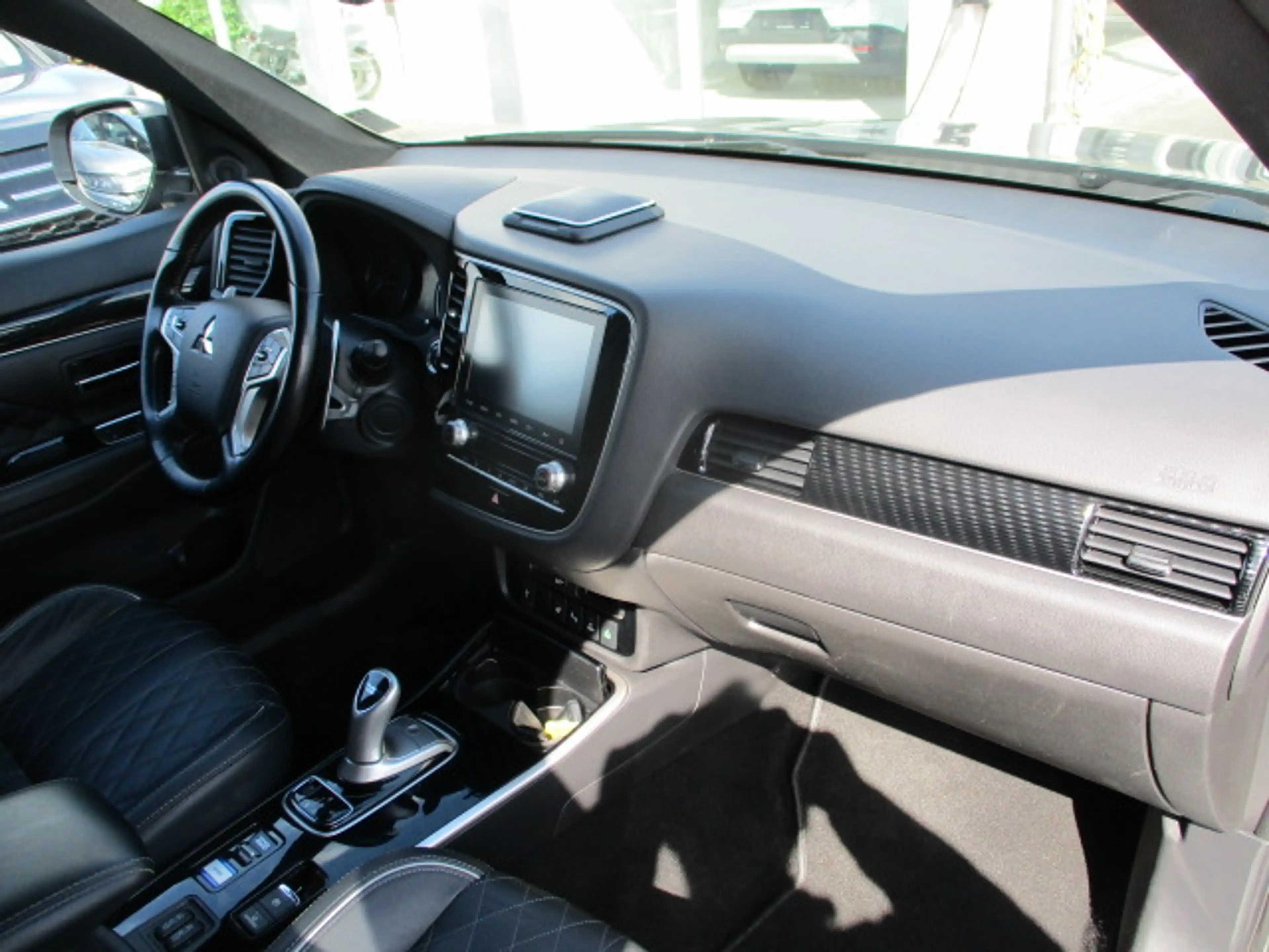 Mitsubishi Outlander Outlander Plug-In Hybrid 2.4 4WD Plug-In Hybrid Spirit — photo 13