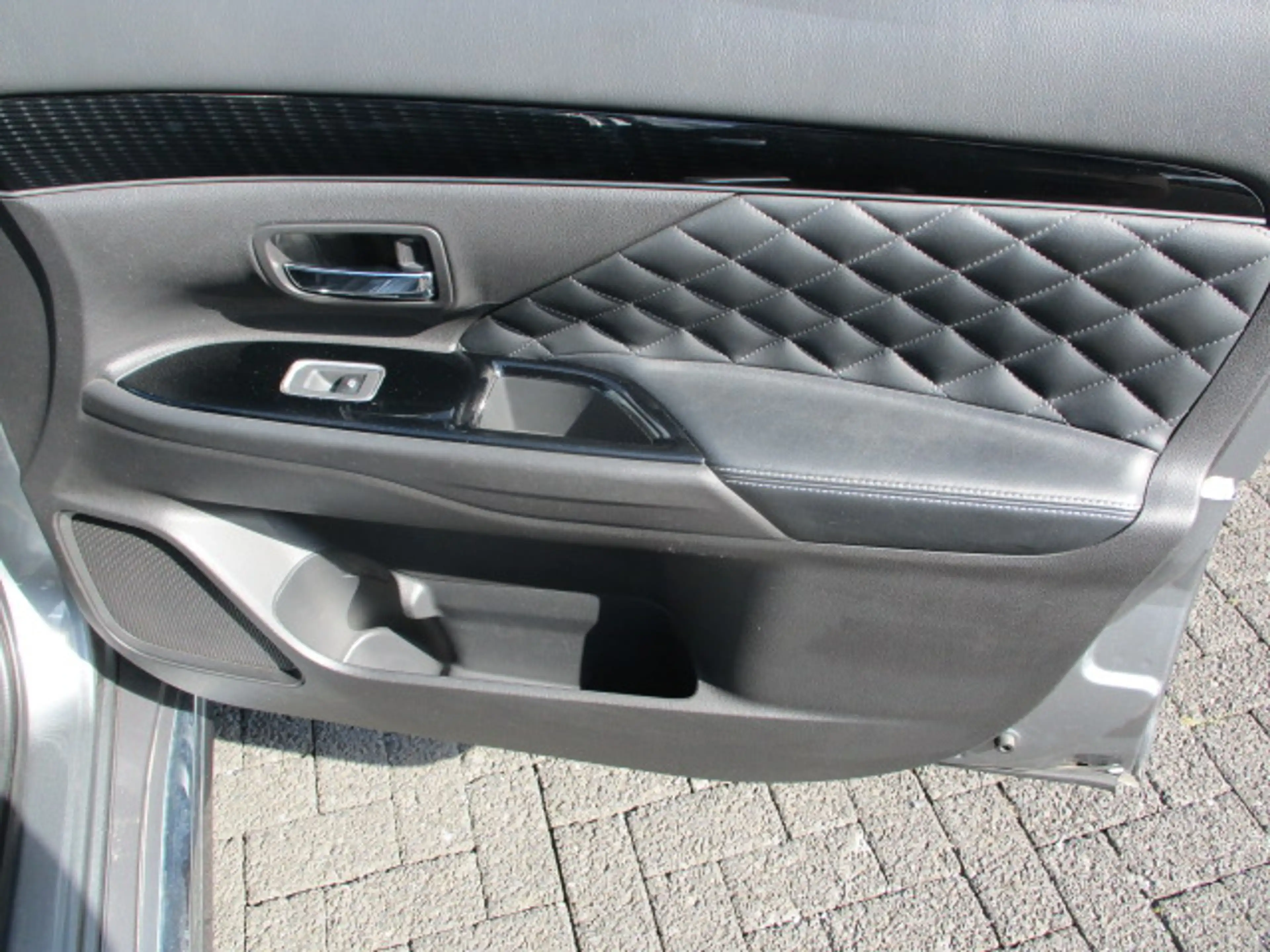 Mitsubishi Outlander Outlander Plug-In Hybrid 2.4 4WD Plug-In Hybrid Spirit — photo 8