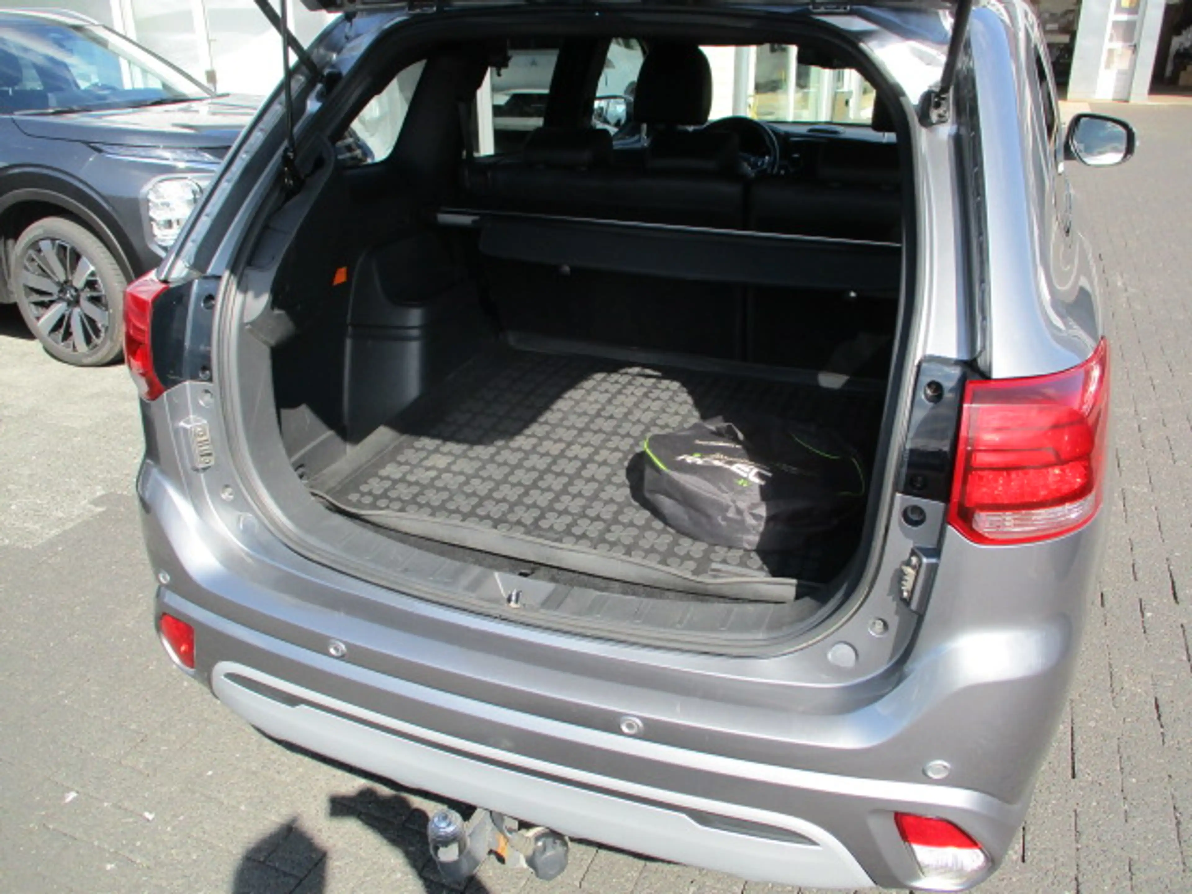 Mitsubishi Outlander Outlander Plug-In Hybrid 2.4 4WD Plug-In Hybrid Spirit — photo 14