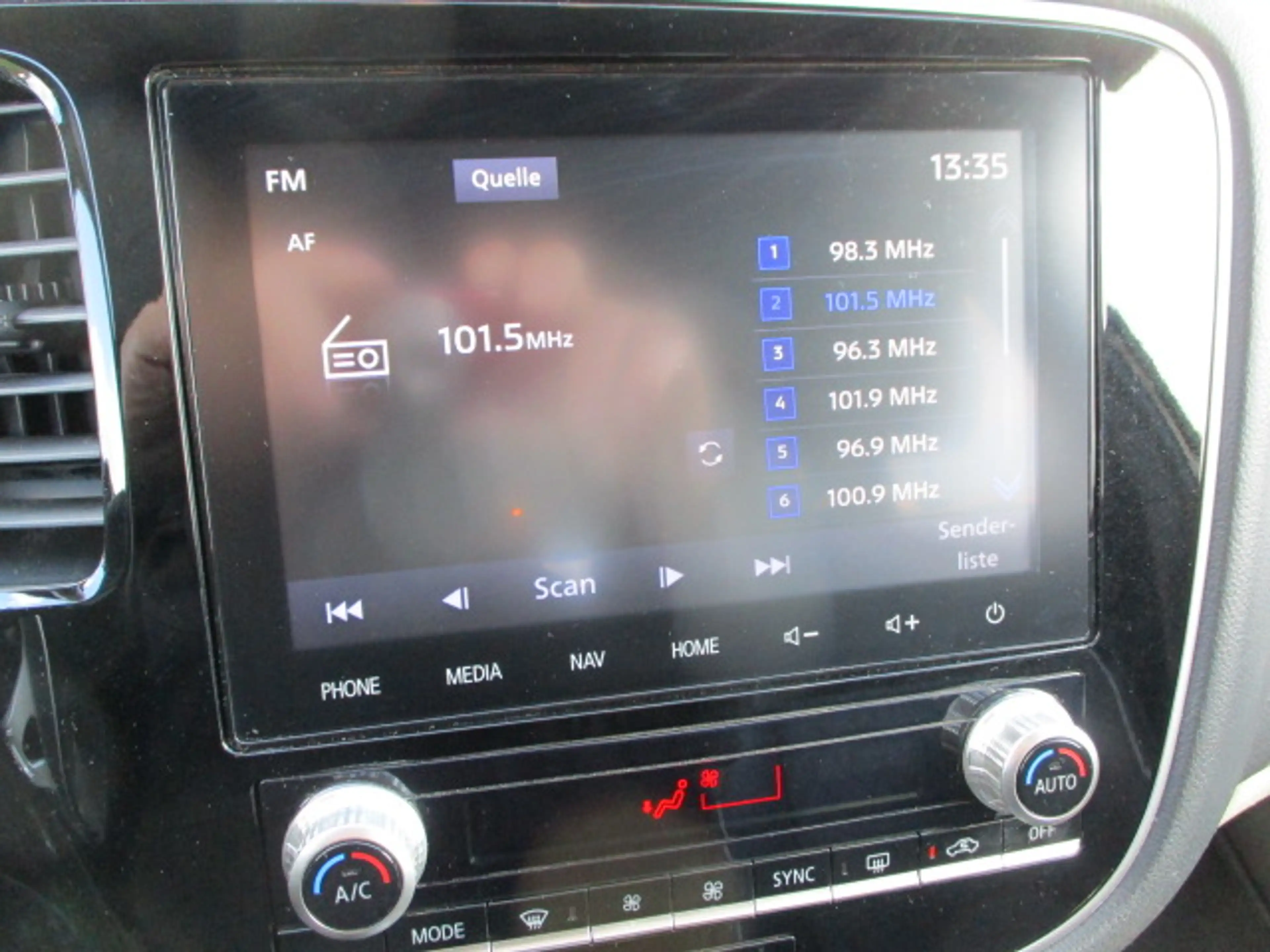 Mitsubishi Outlander Outlander Plug-In Hybrid 2.4 4WD Plug-In Hybrid Spirit — photo 2