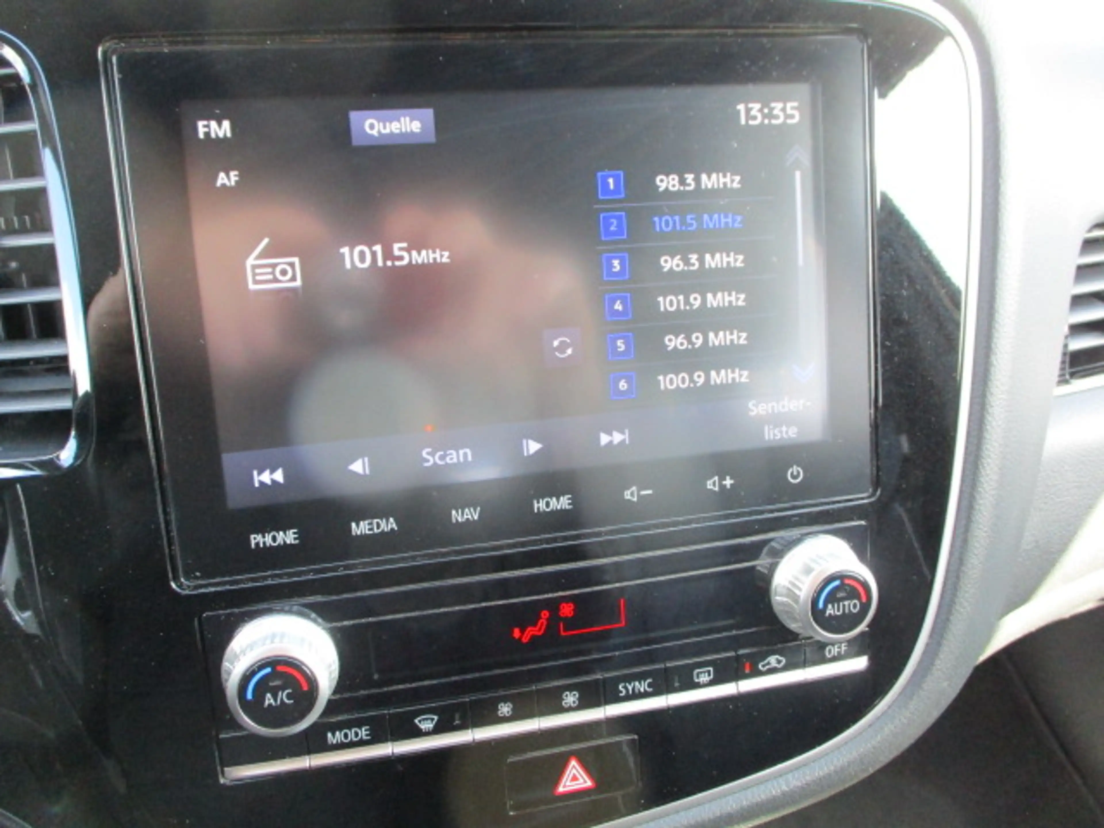 Mitsubishi Outlander Outlander Plug-In Hybrid 2.4 4WD Plug-In Hybrid Spirit — photo 3