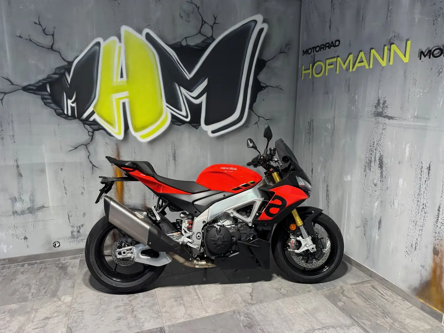 Aprilia Tuono 1x in rot zum SONDERPREIS - 1