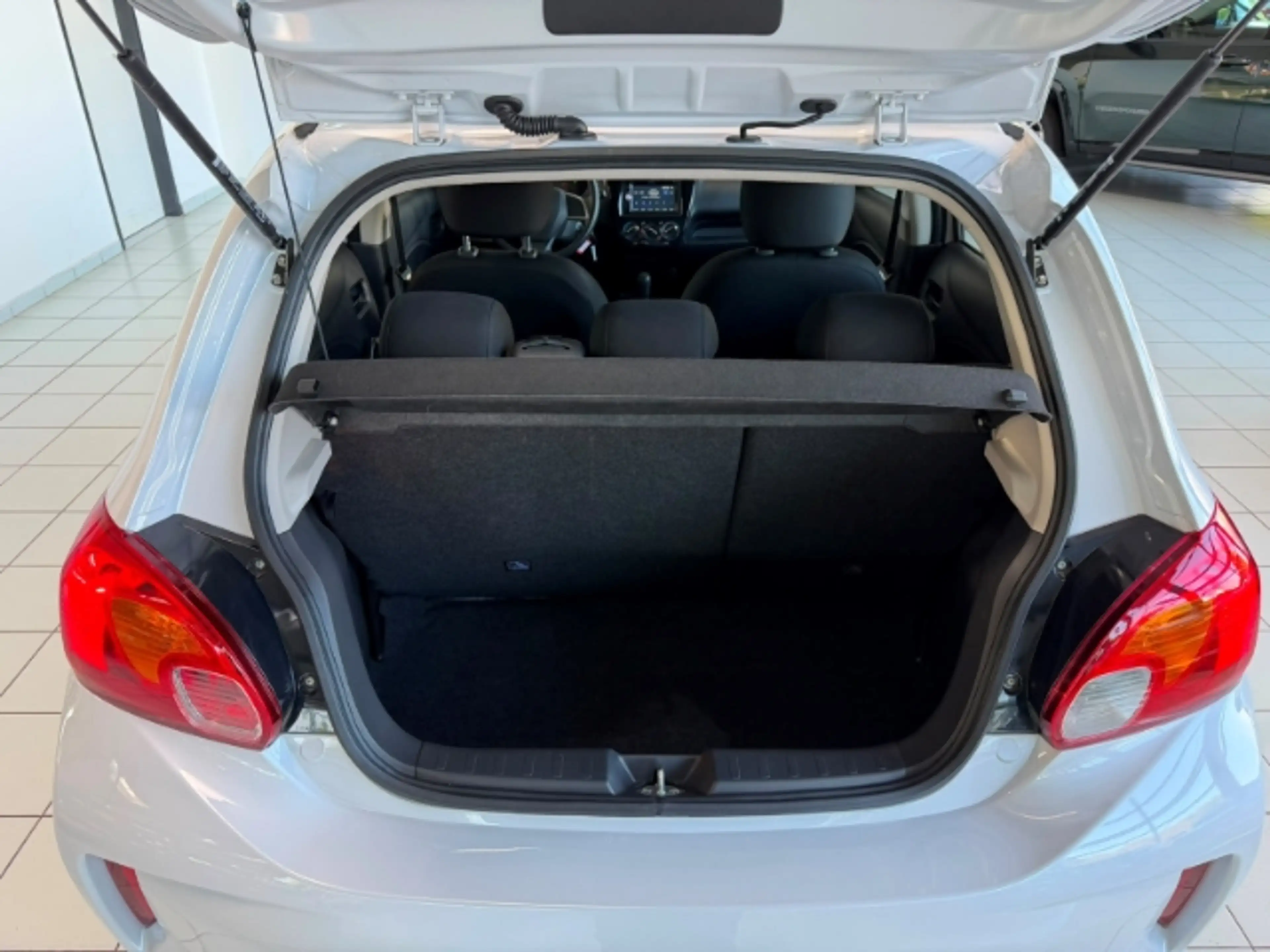 Mitsubishi Space Star Select 1,2 l MIVEC DAB Tel.-Vorb. Berganfahrass. — photo 7