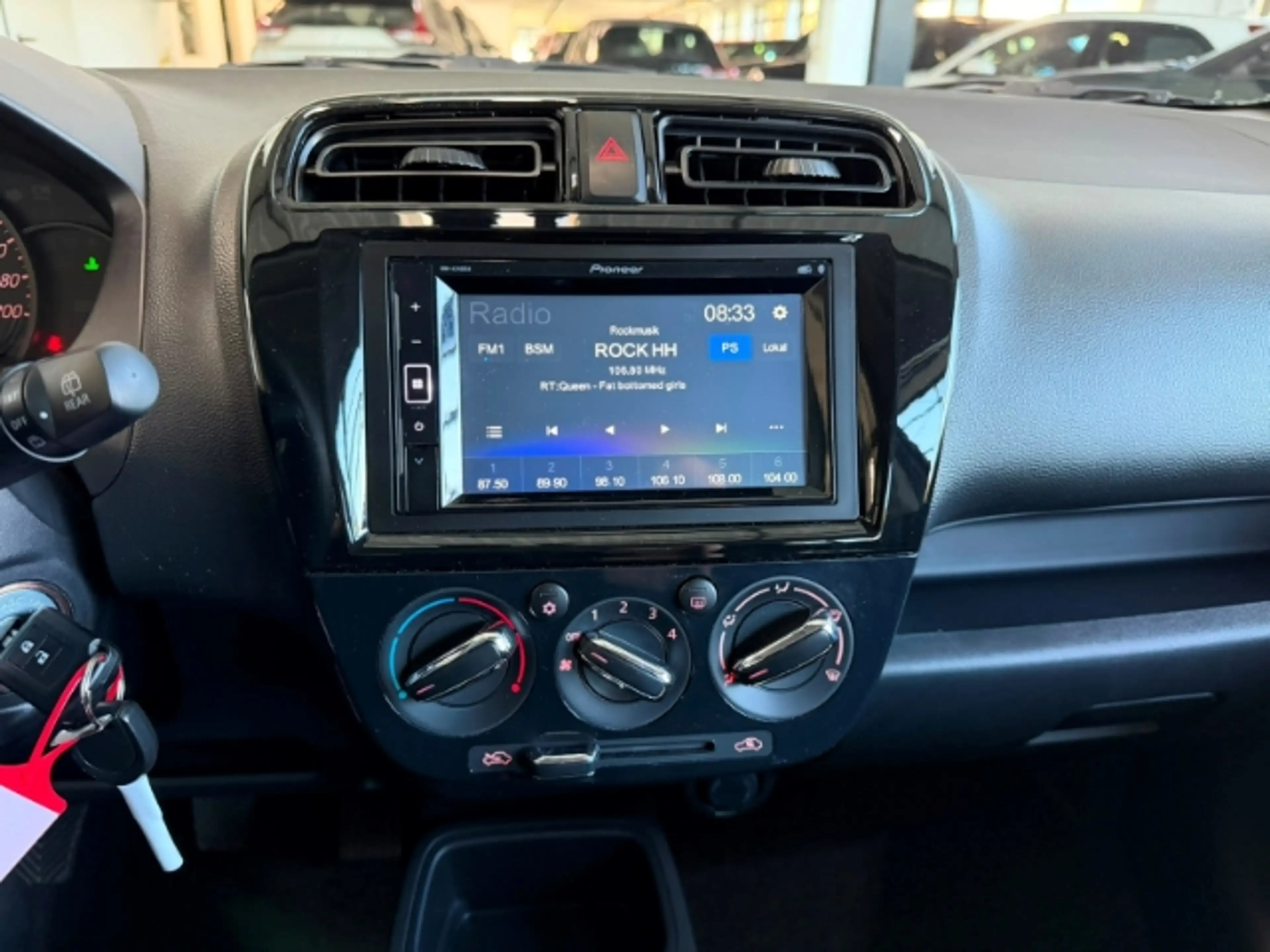 Mitsubishi Space Star Select 1,2 l MIVEC DAB Tel.-Vorb. Berganfahrass. — photo 13