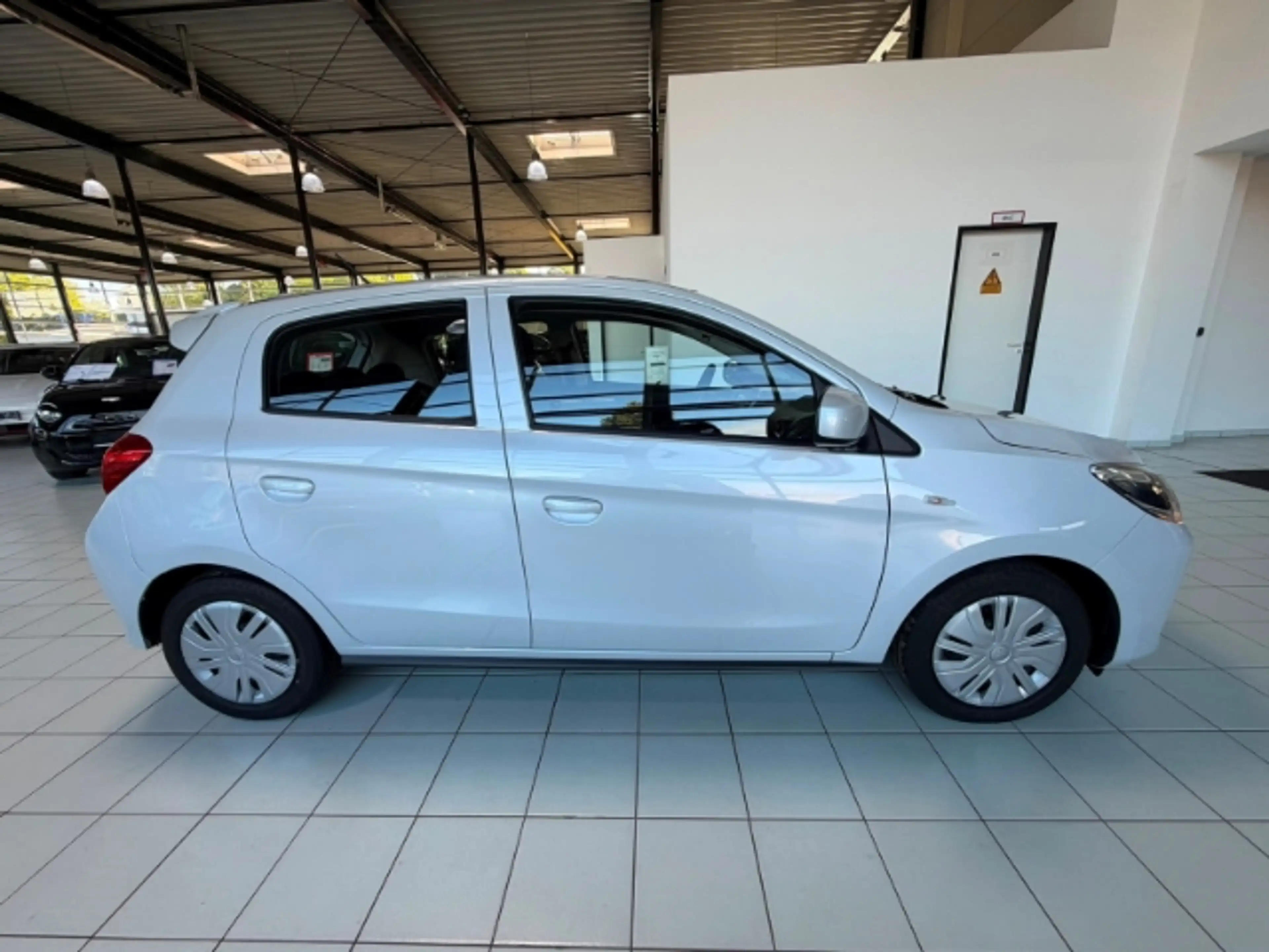 Mitsubishi Space Star Select 1,2 l MIVEC DAB Tel.-Vorb. Berganfahrass. — photo 4