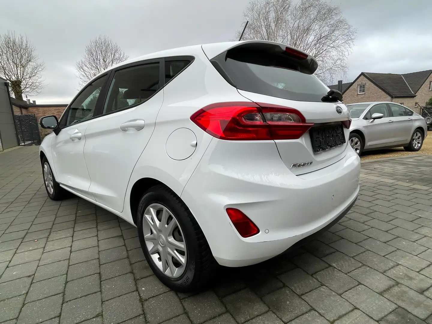 Ford Fiesta 1.1i Business Class  Condition Spéciale !! Blanc - 2