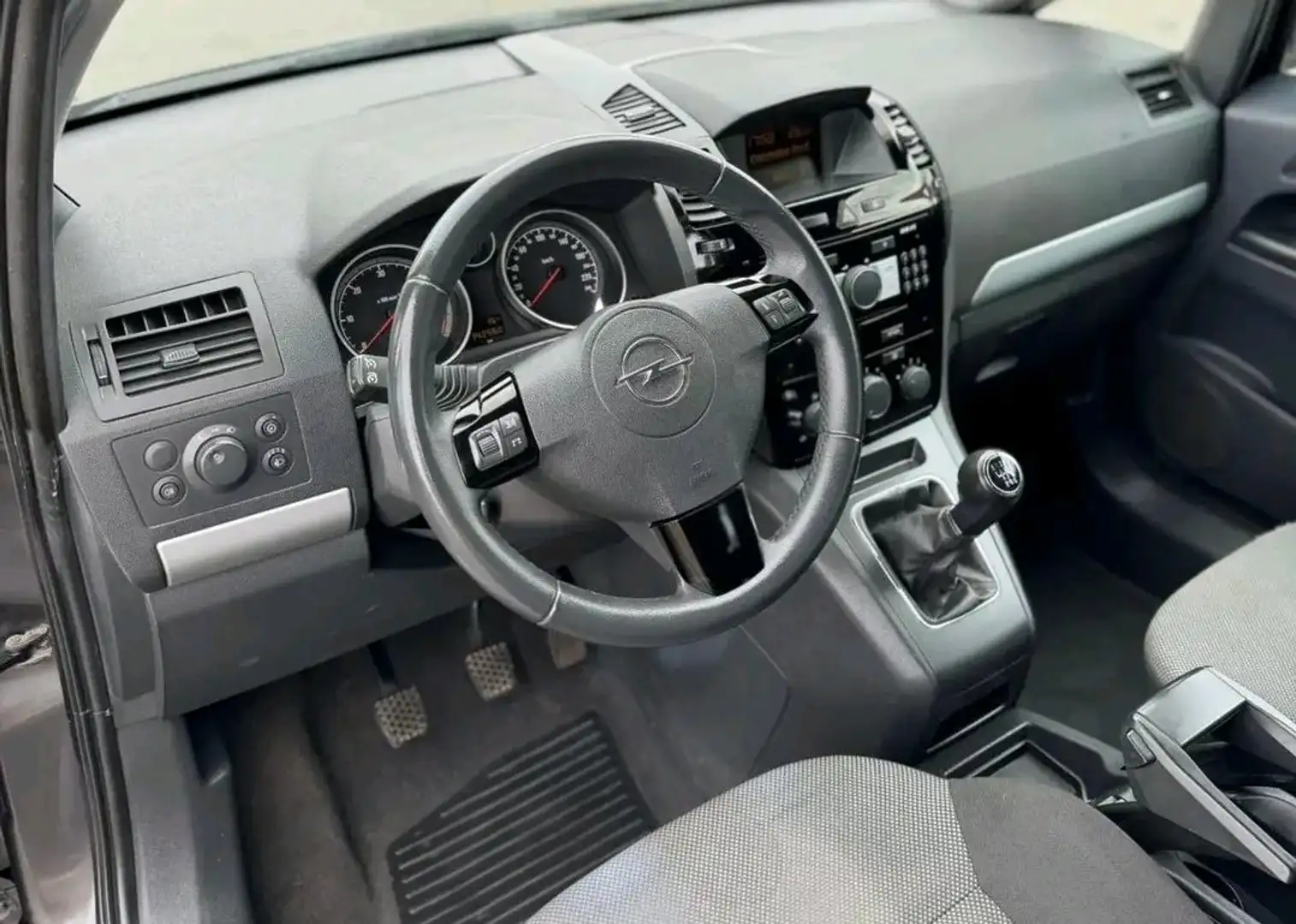 Opel Zafira Zafira 1.7CDTi Essentia Essentia Gris - 2