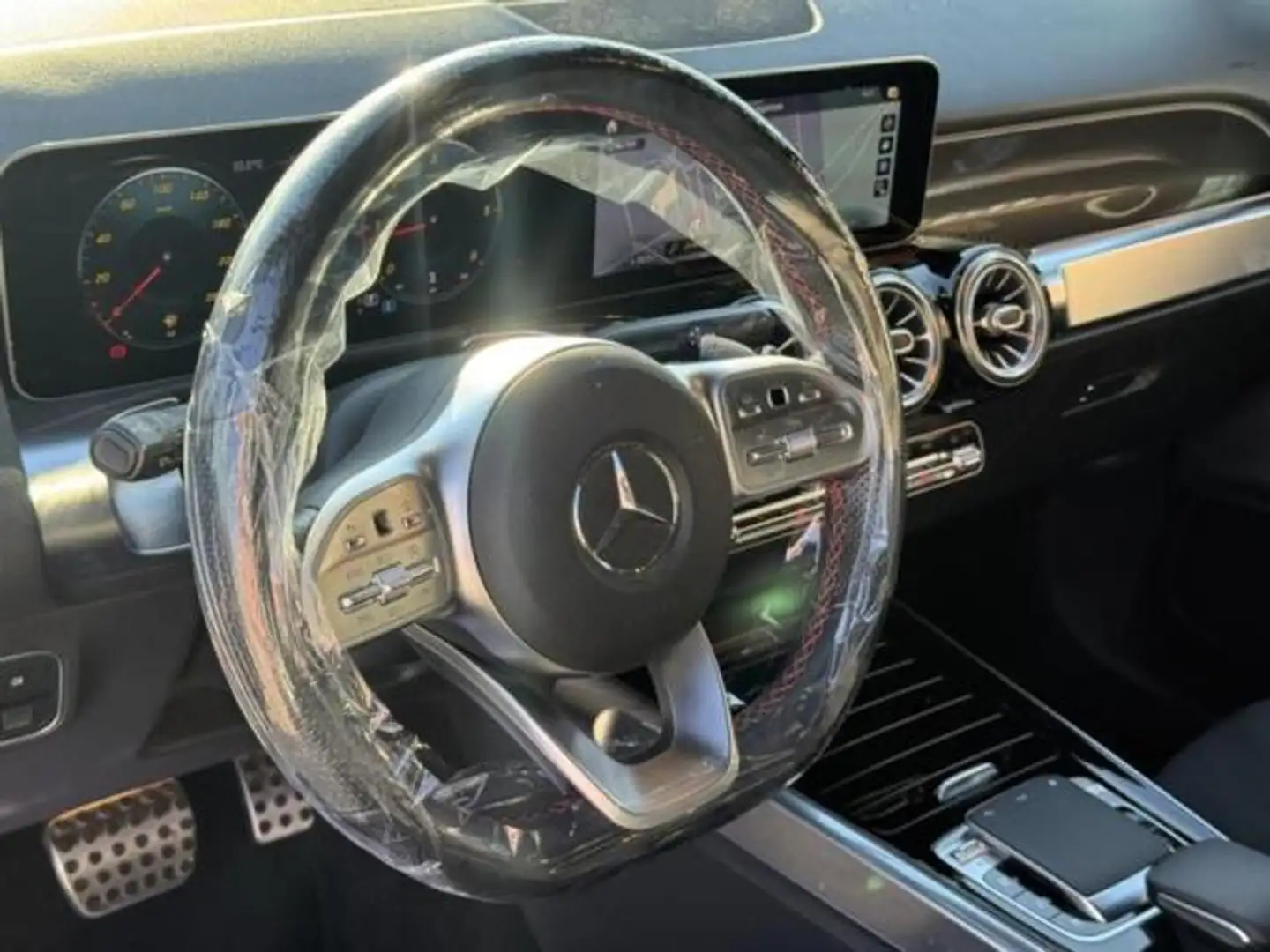 Mercedes-Benz GLB 200 MERCEDES - 150 cv Automático 8DCT Weiß - 2