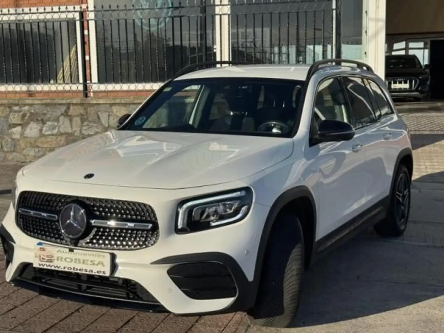 Mercedes-Benz GLB 200 MERCEDES - 150 cv Automático 8DCT Weiß - 1