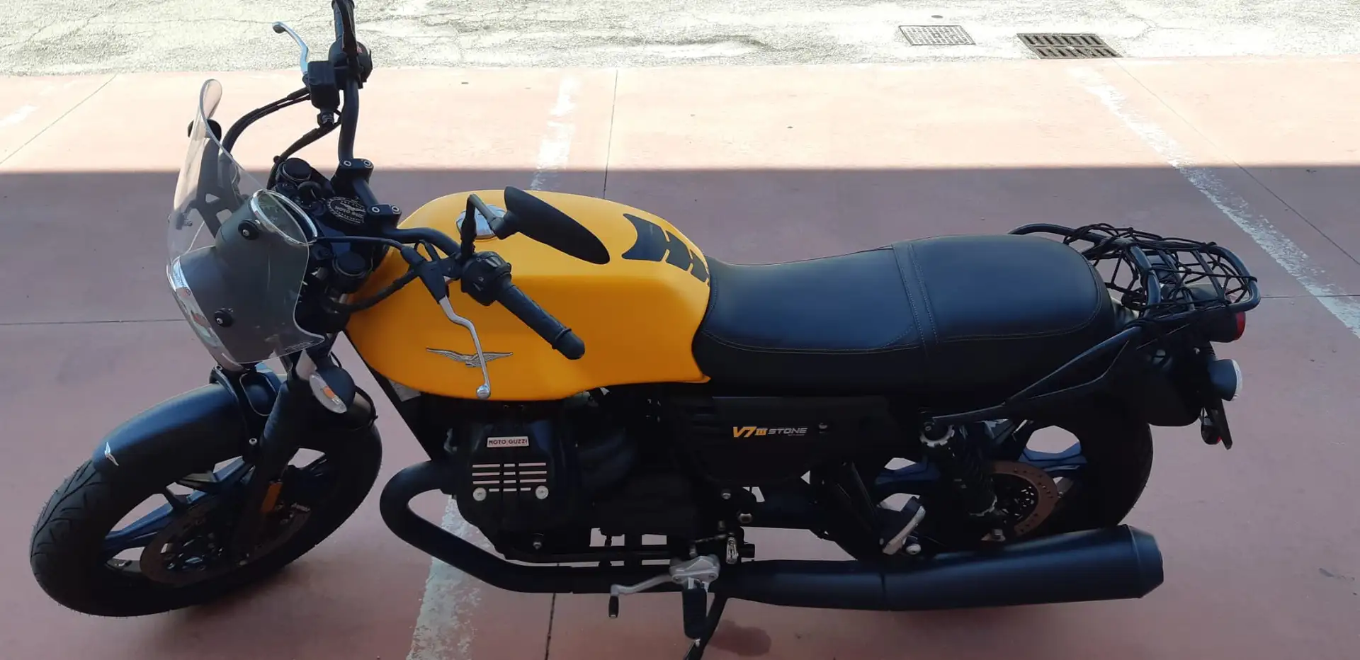 Moto Guzzi V 7 III Stone Amarillo - 2