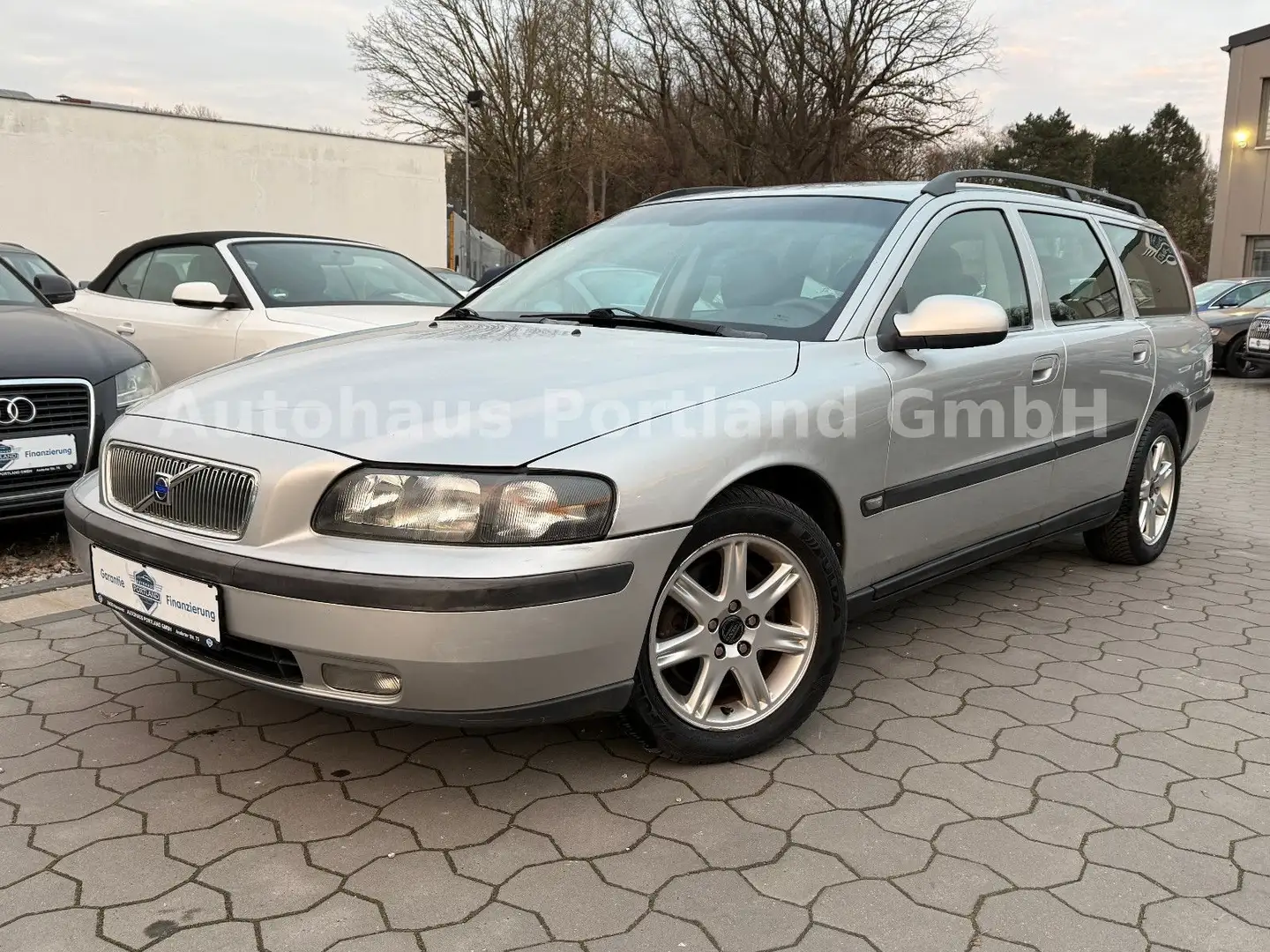 Volvo V70 2.4 Comfort Aut/ZR 23/HU NEU/SHZ/Tempo/Klima Argent - 2
