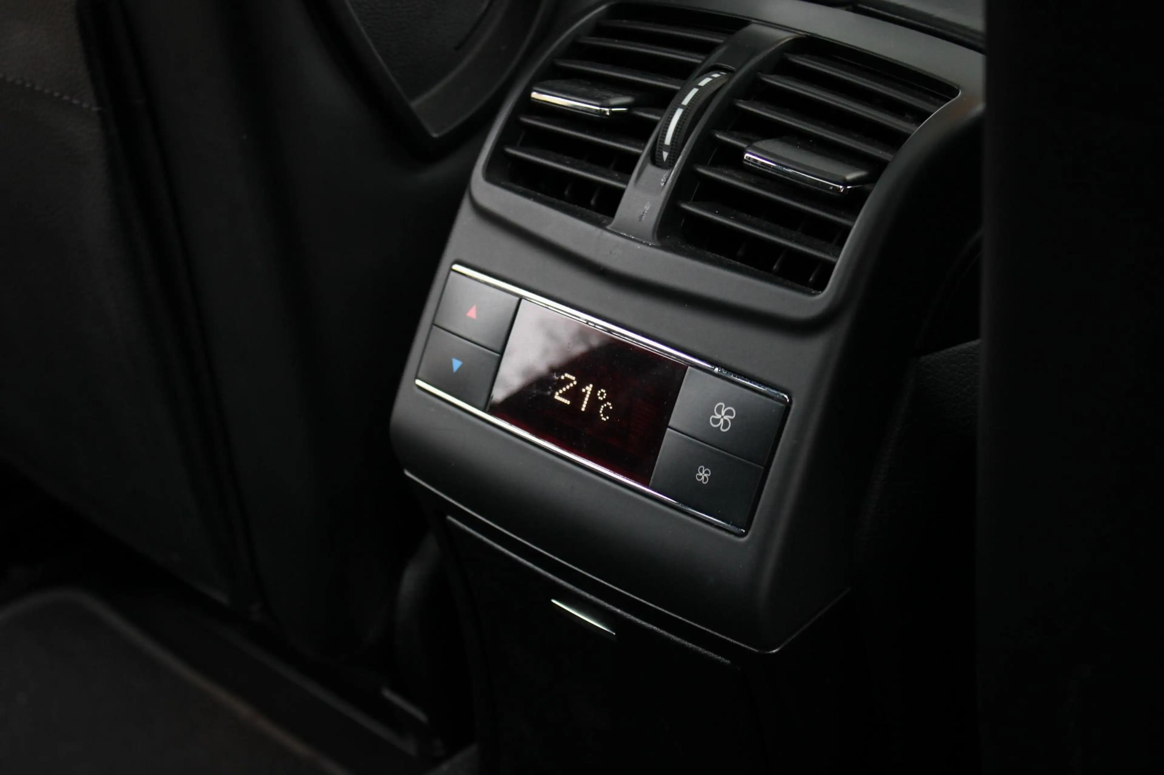 Mercedes-Benz E 63 AMG Estate 4MATIC / 1ste lak / 5.5 V8 Biturbo / 558 PK — photo 49