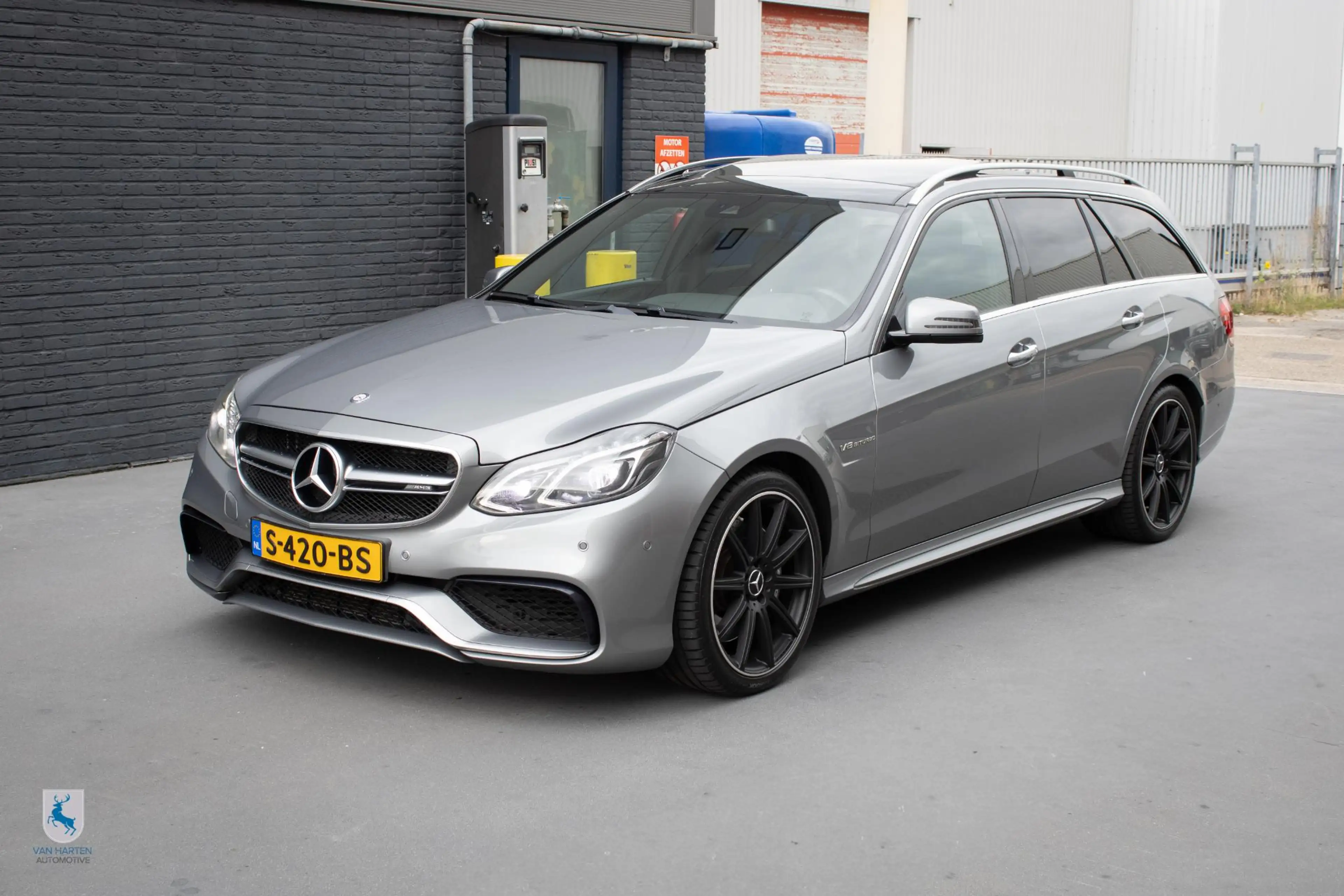Mercedes-Benz E 63 AMG Estate 4MATIC / 1ste lak / 5.5 V8 Biturbo / 558 PK — photo 2