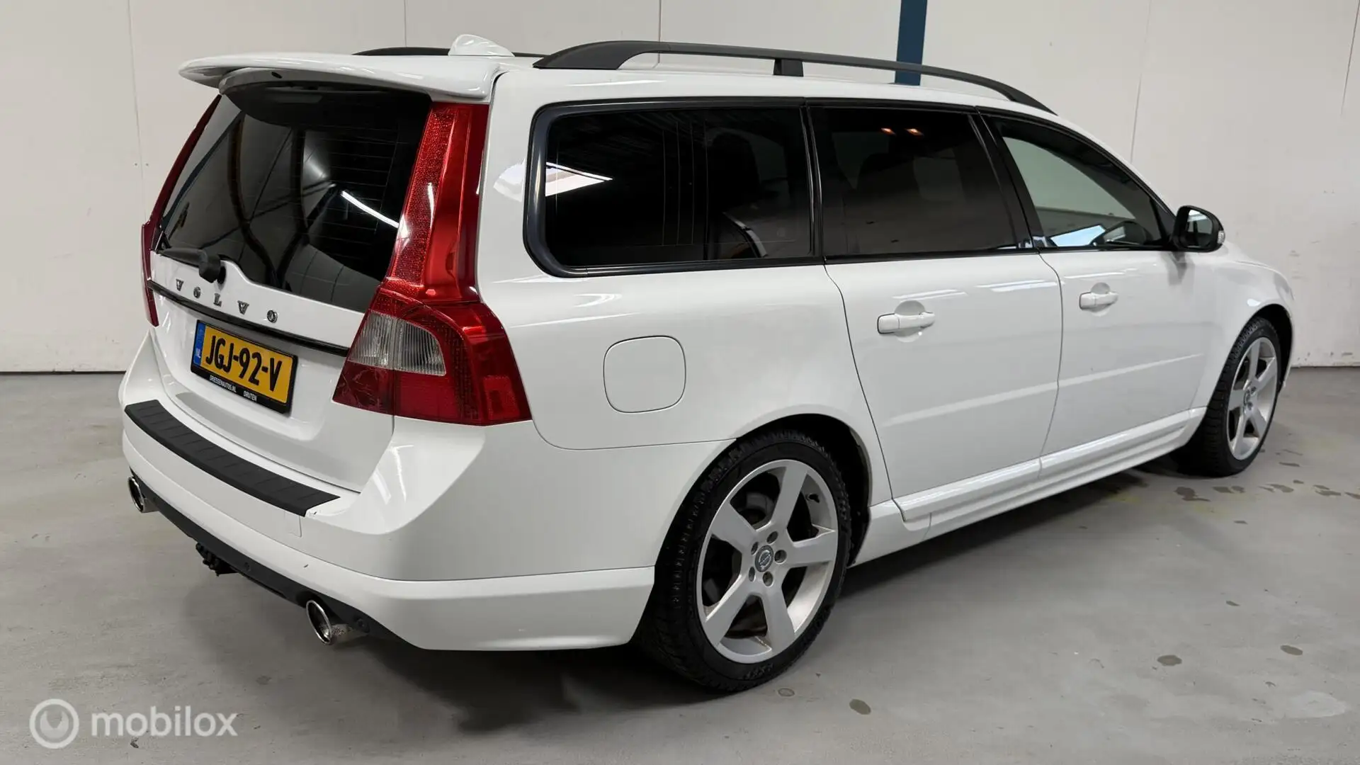 Volvo V70 2.5FT R-design AUTOMAAT / LEER Wit - 2