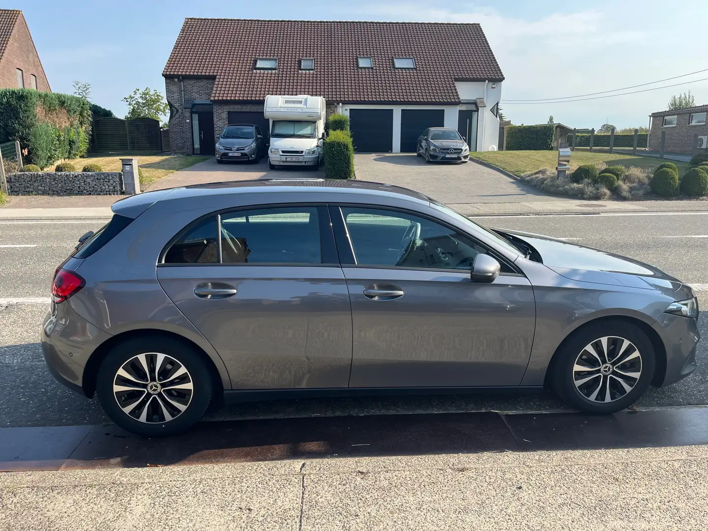 Mercedes-Benz A 180 A 180 d Business Solution Essential Grijs - 2