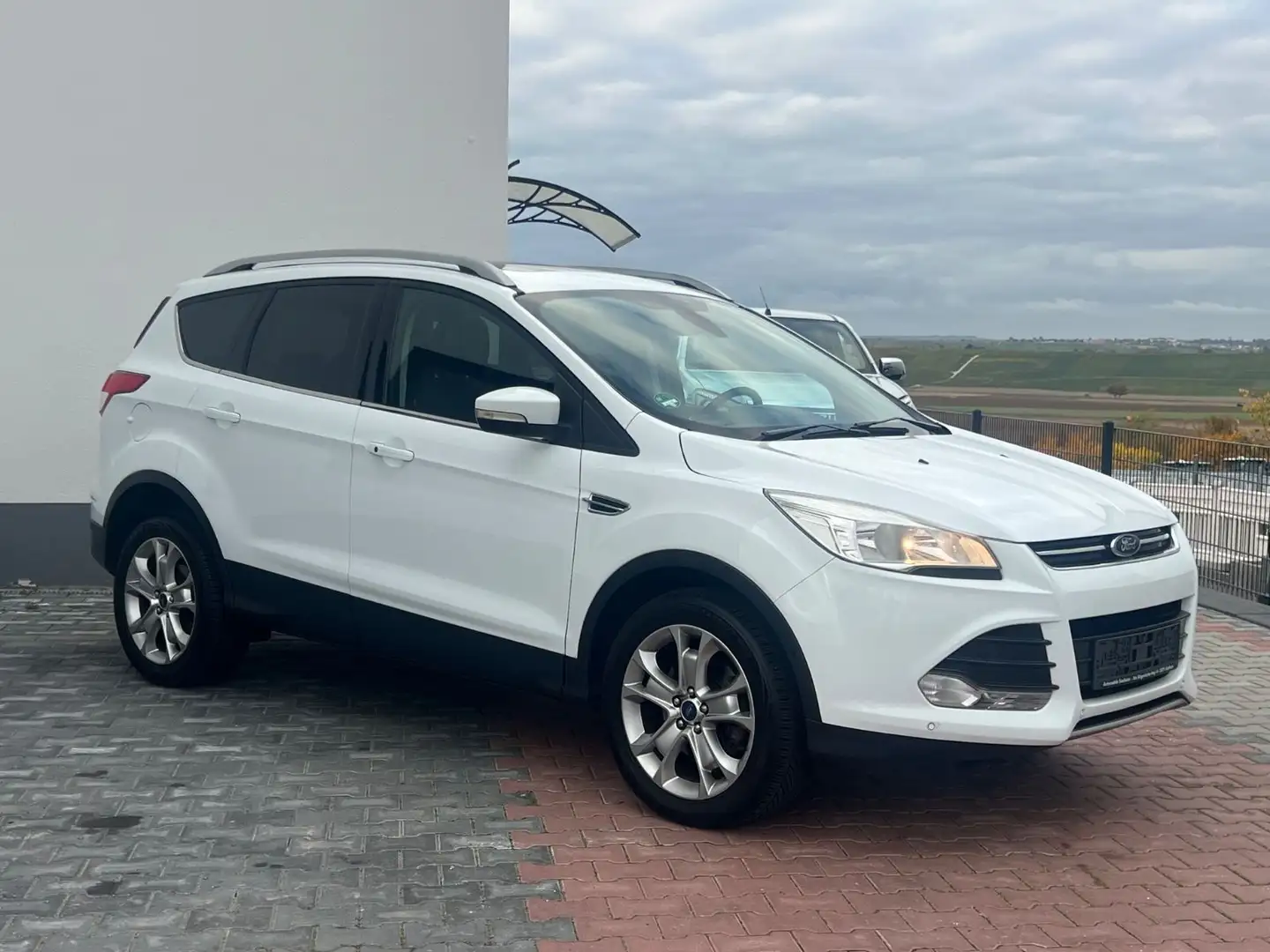 Ford Kuga Titanium|PANO|AUTOMATIK|NAVI|KEYLESS Blanc - 1