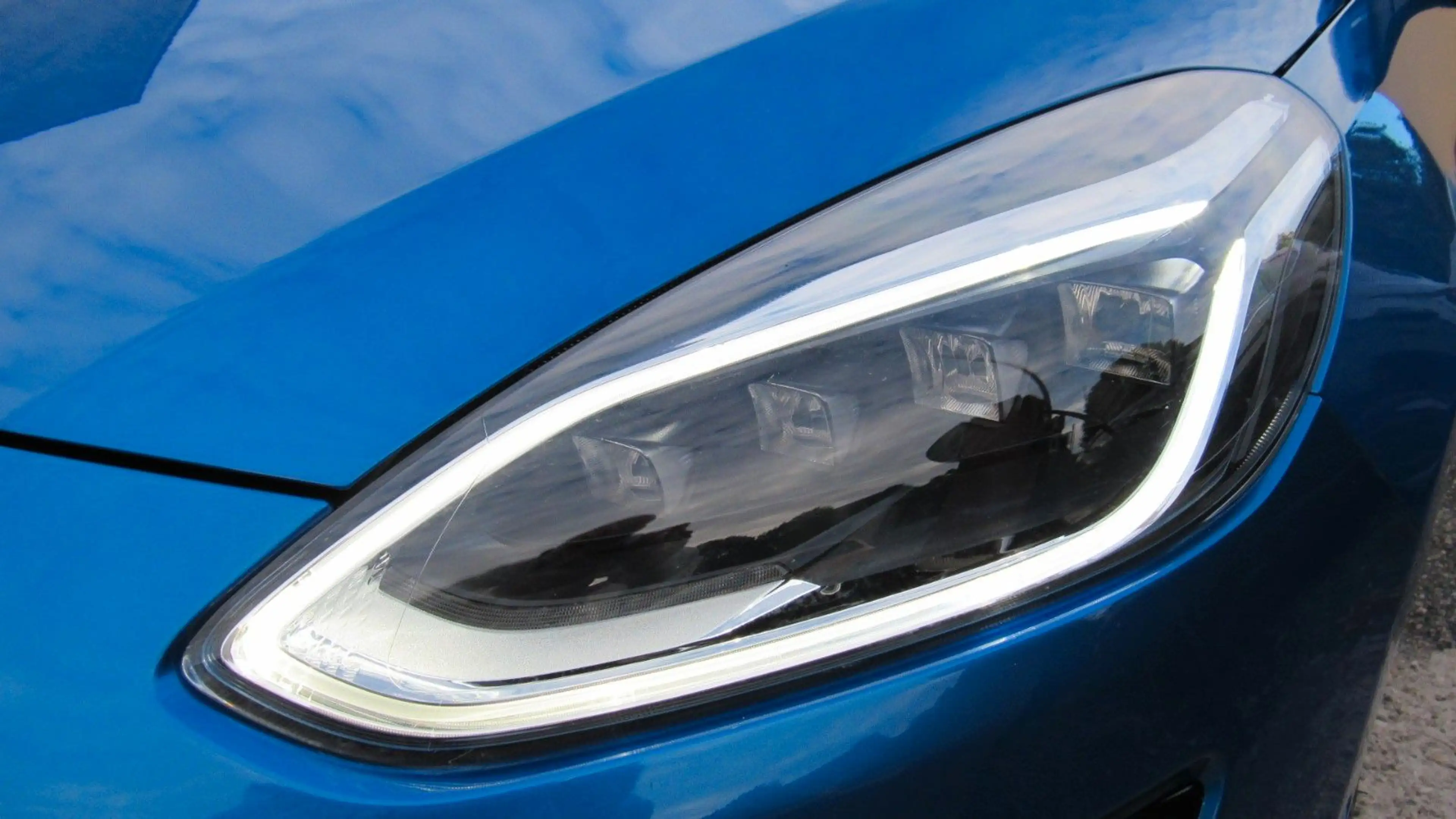 Ford Fiesta 1,0 EcoBoost 74kW Titanium*SCHIEBEDACH* — photo 4