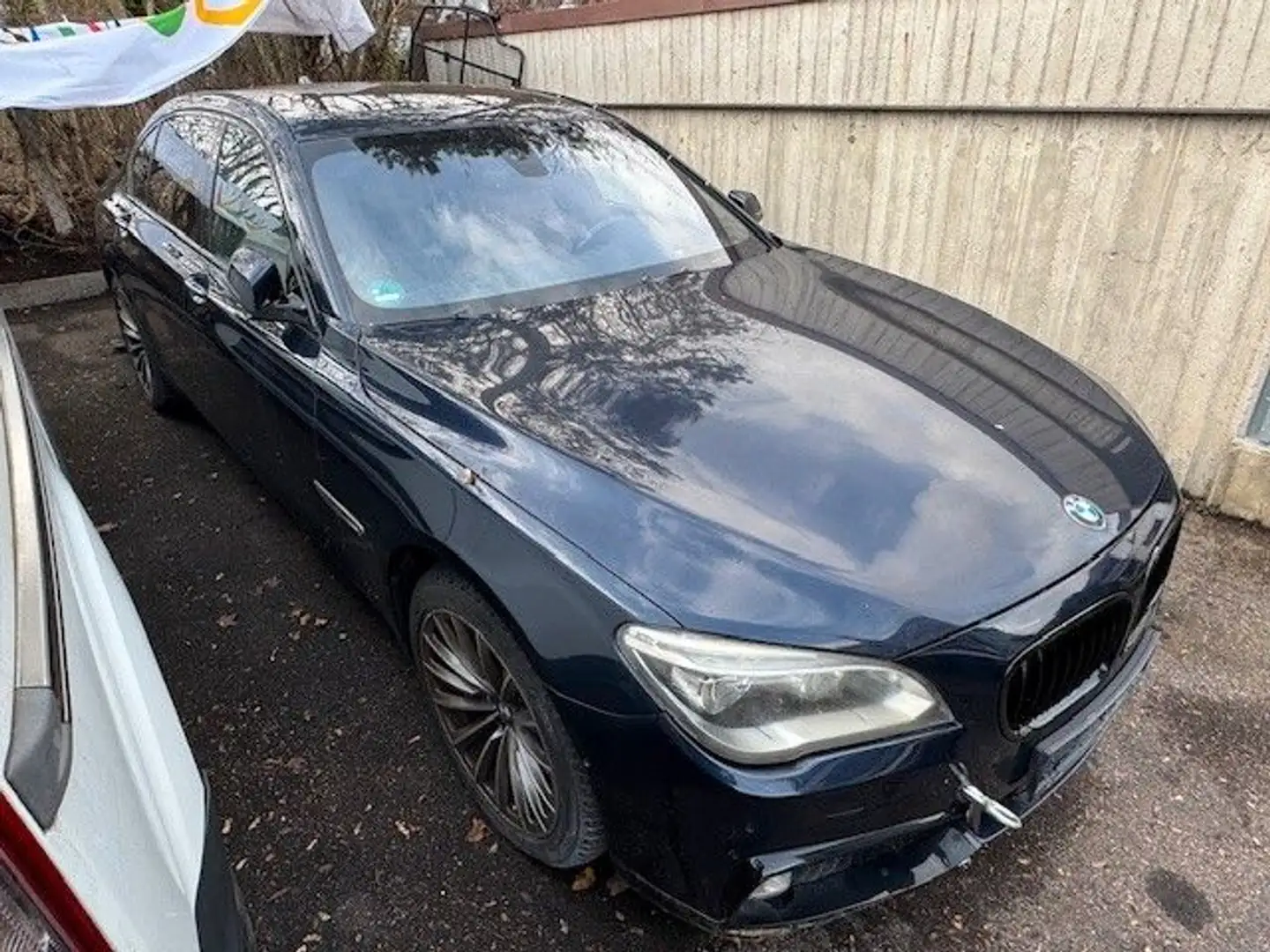 BMW 750 Ld xDrive INDIVIDUAL MOTORSCHADEN Blau - 2