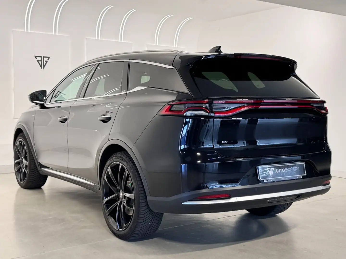 BYD Tang Flagship Noir - 2