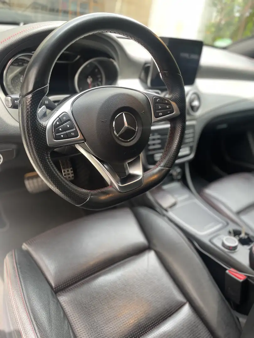 Mercedes-Benz CLA 220 Shooting Brake d 4Matic 7G-DCT AMG Line - 2