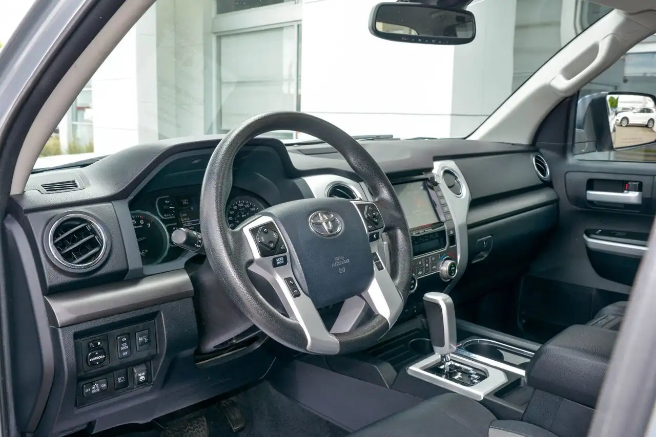 Toyota Tundra снимка Toyota Tundra