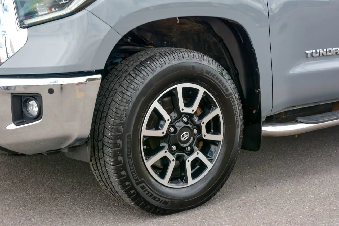 Toyota Tundra снимка Toyota Tundra