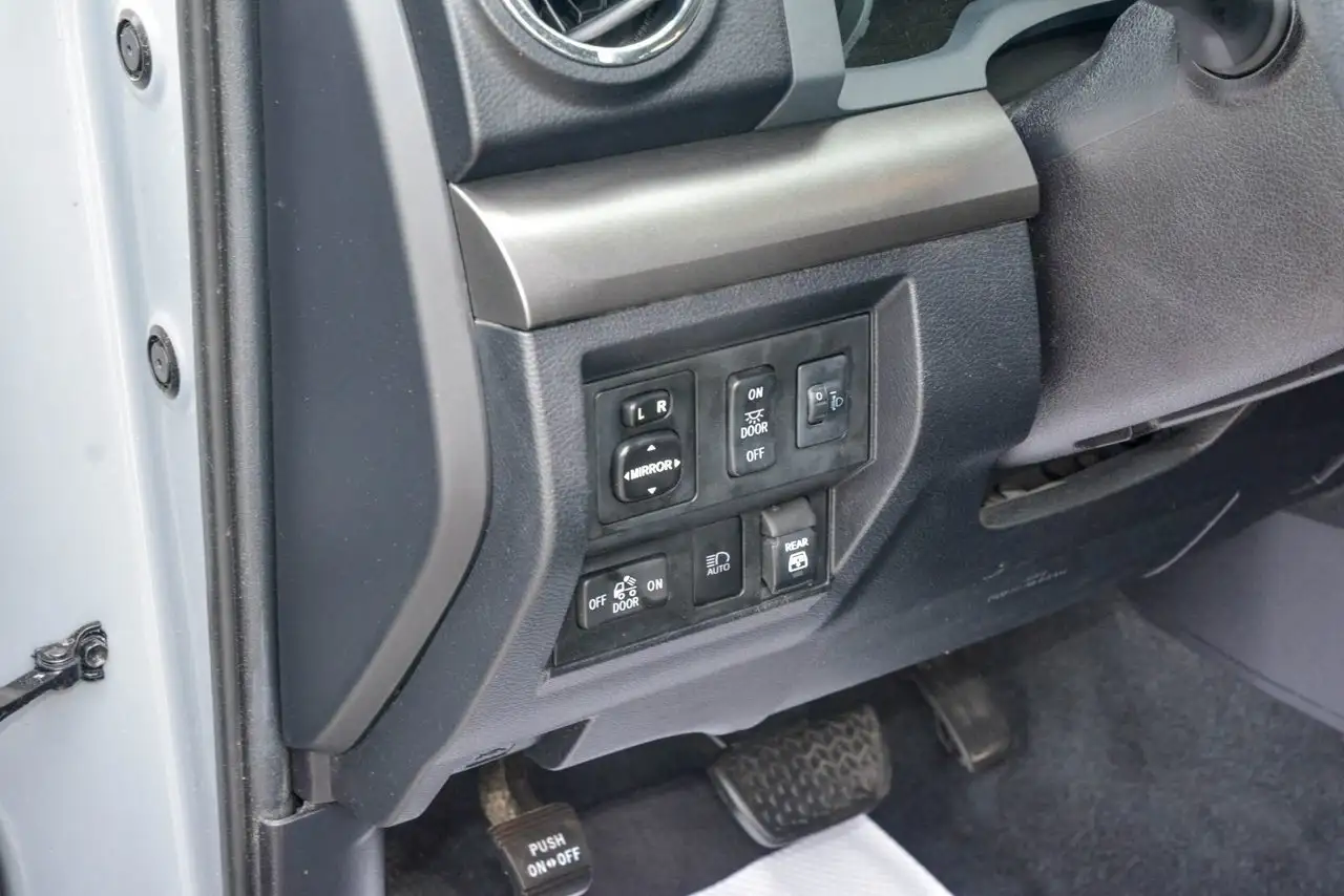 Toyota Tundra снимка Toyota Tundra