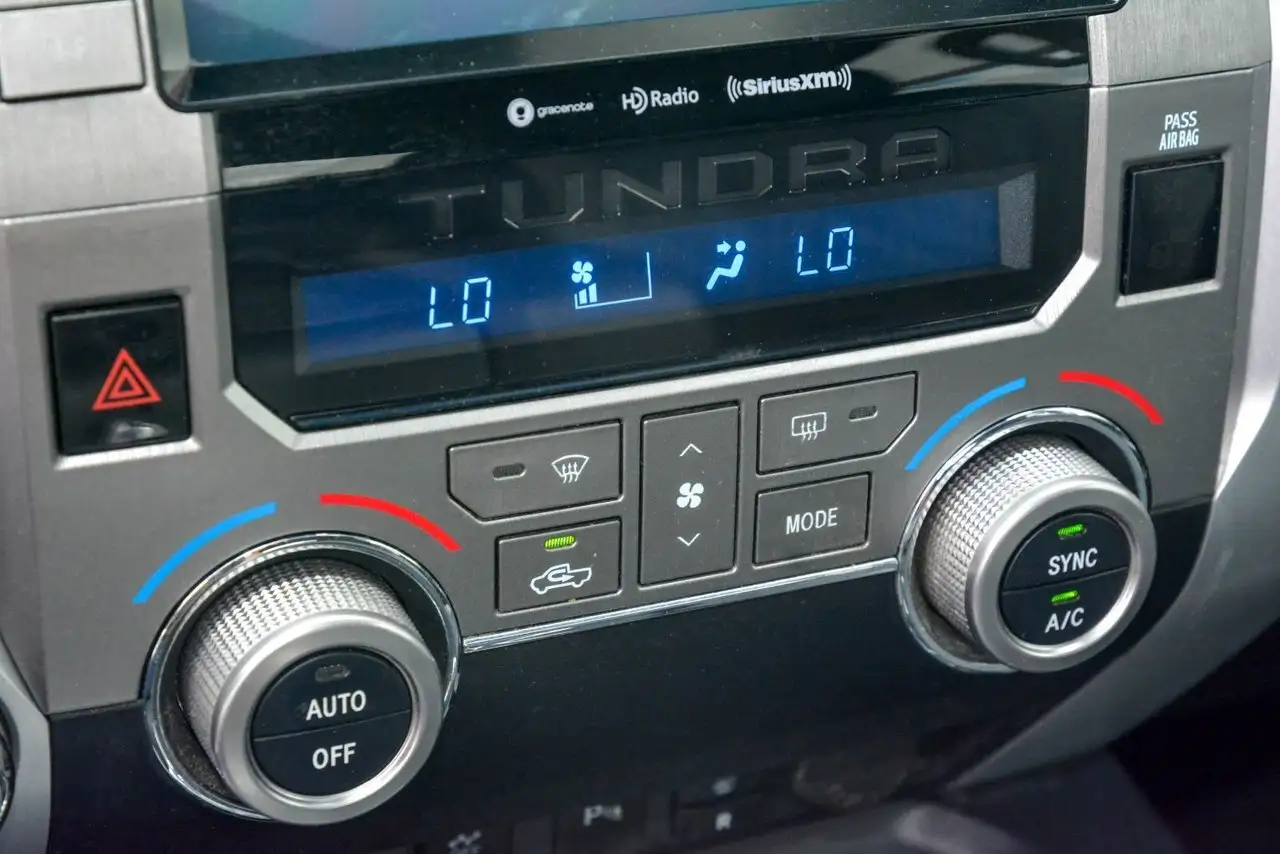 Toyota Tundra снимка Toyota Tundra