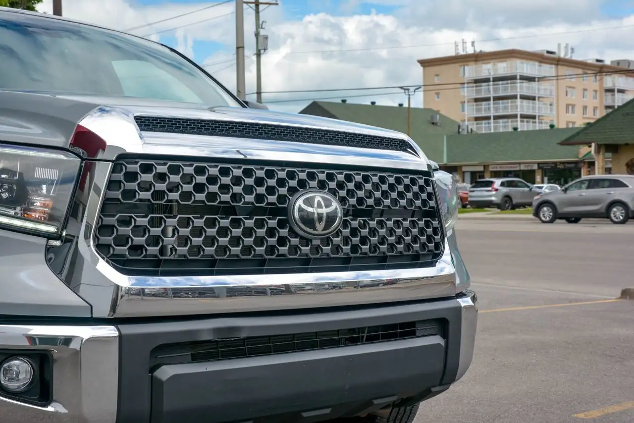 Toyota Tundra снимка Toyota Tundra