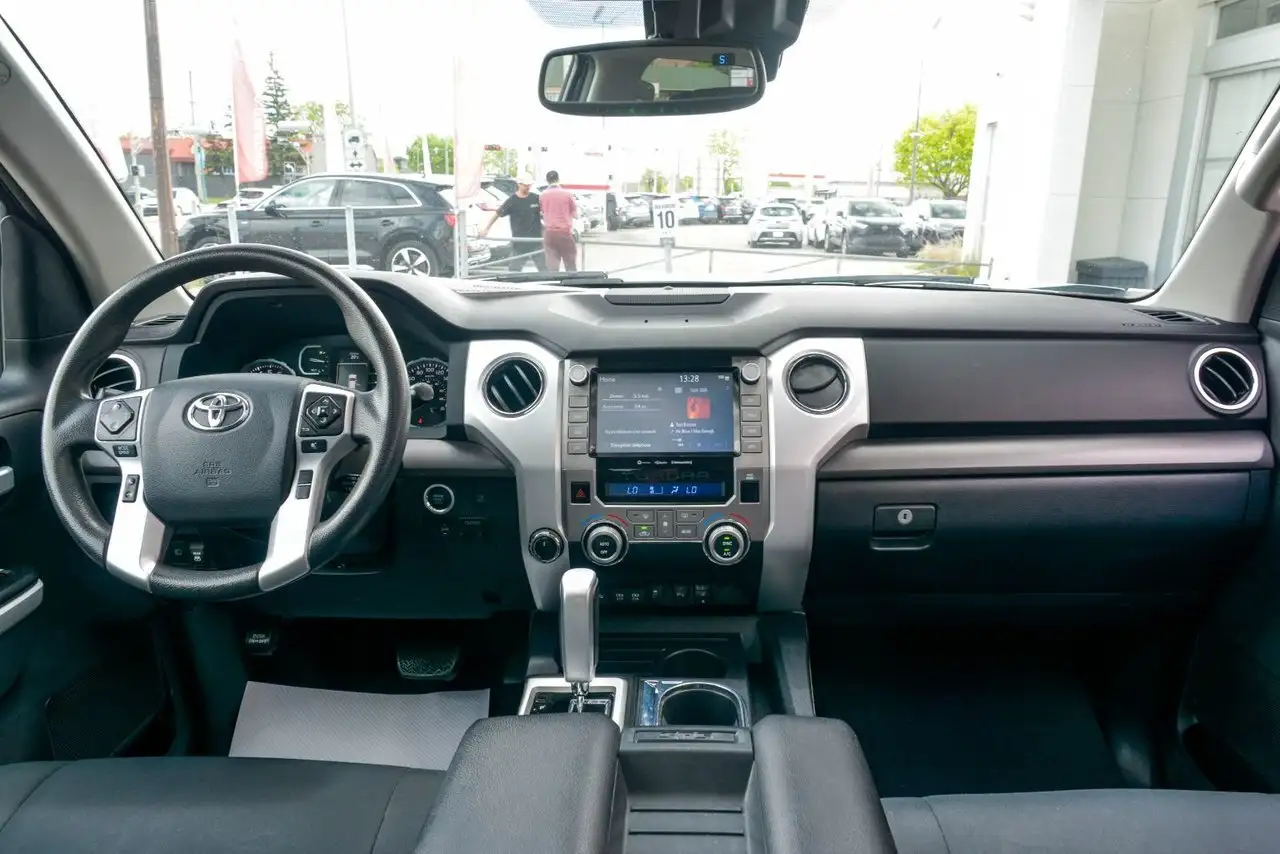 Toyota Tundra снимка Toyota Tundra