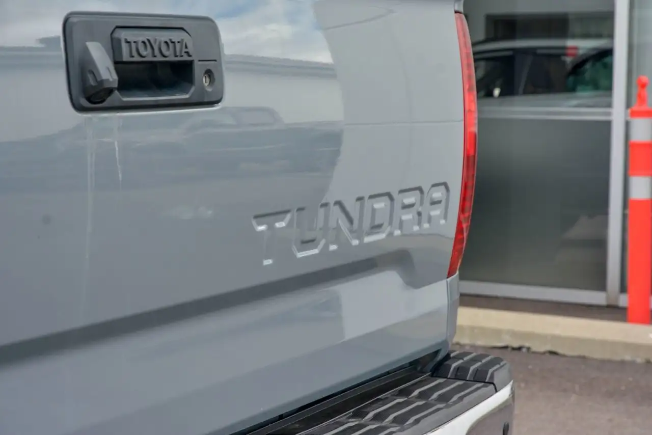 Toyota Tundra снимка Toyota Tundra