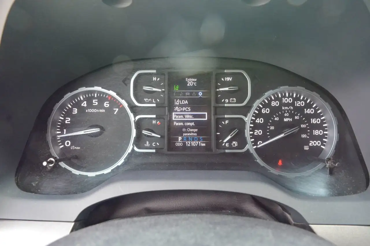 Toyota Tundra снимка Toyota Tundra