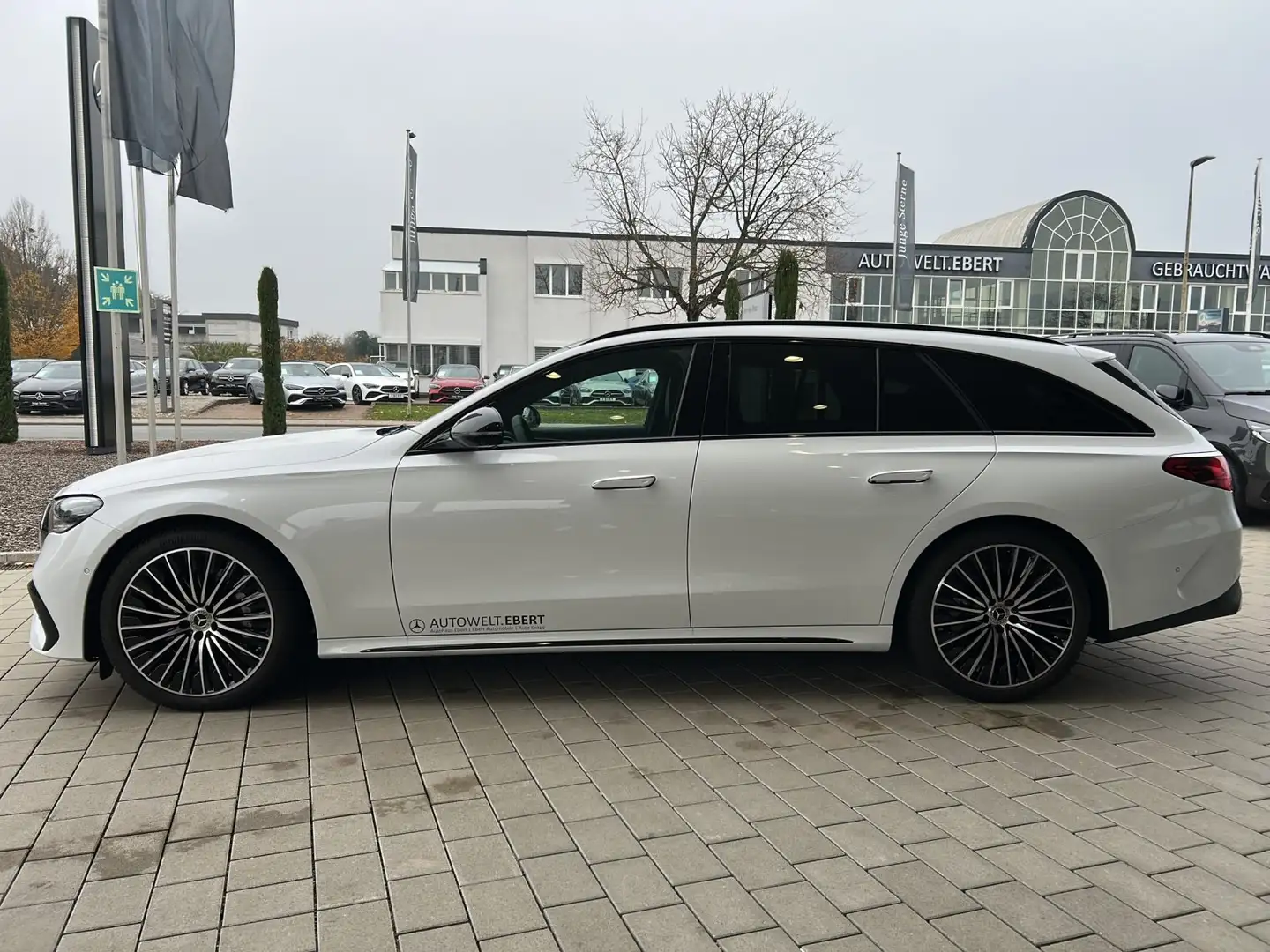 Mercedes-Benz E 220 d T Edition AMG 360° AHK Head-Up PANODACH Weiß - 2