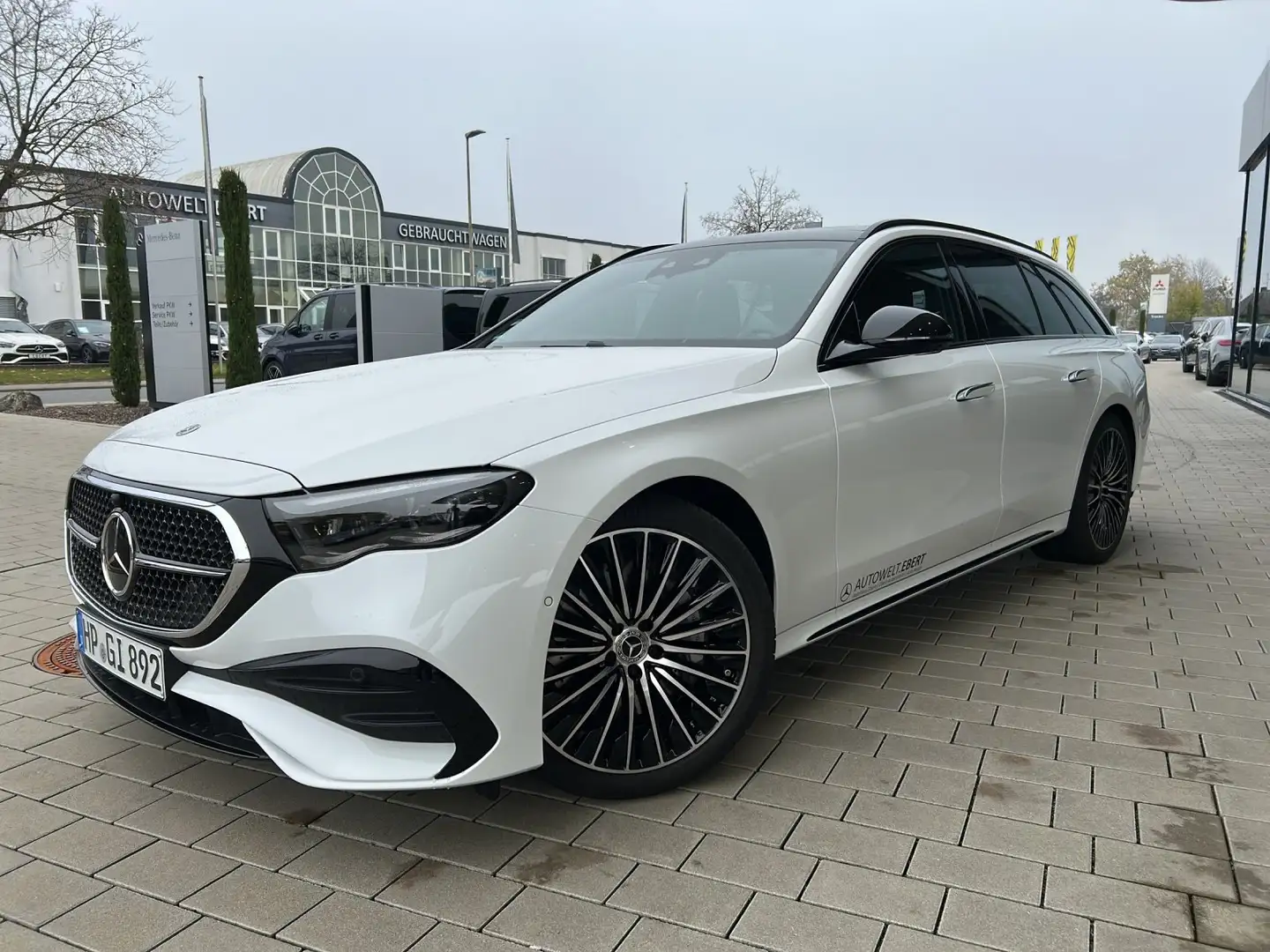 Mercedes-Benz E 220 d T Edition AMG 360° AHK Head-Up PANODACH Weiß - 1