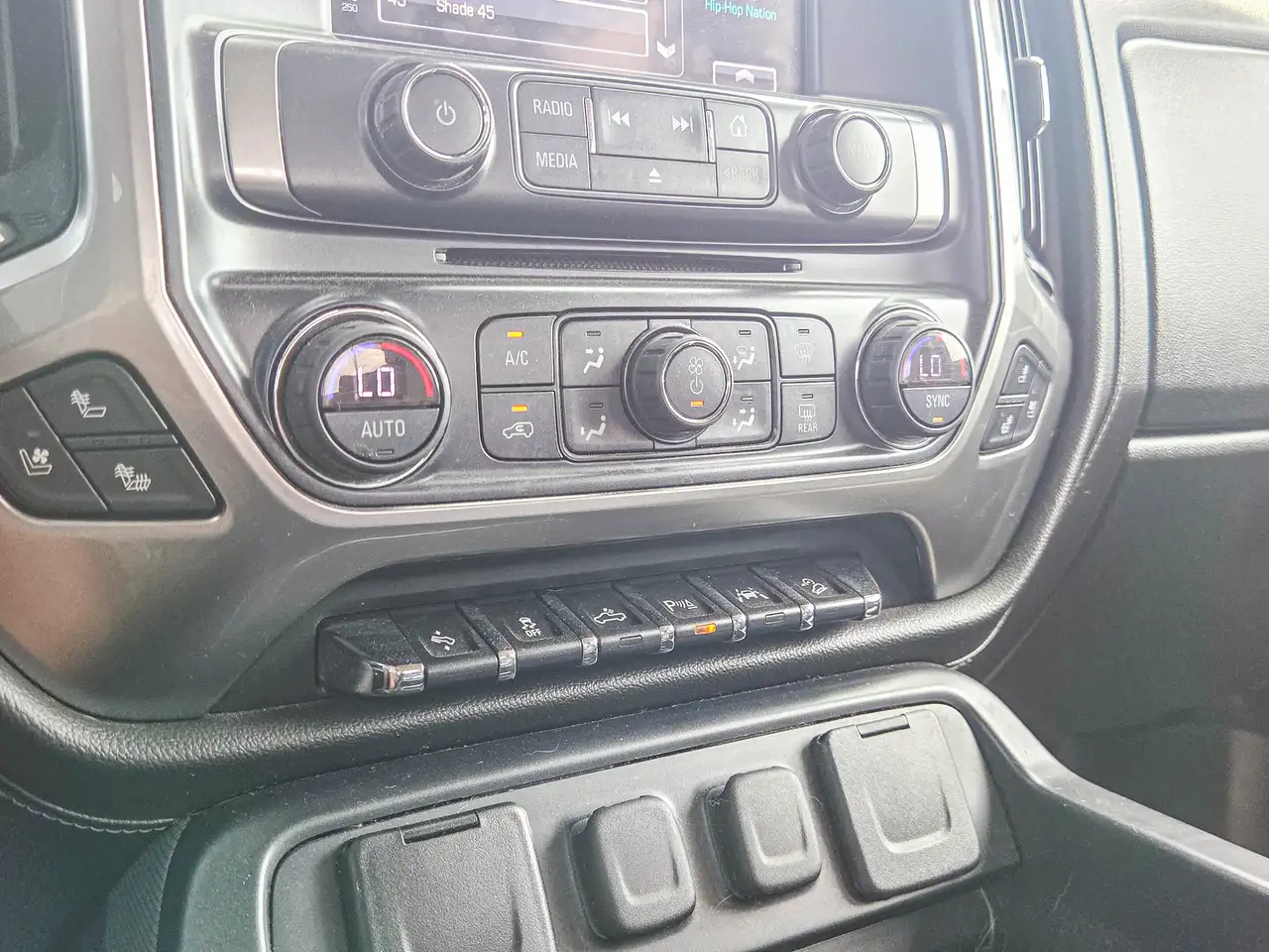 Chevrolet Silverado 1500 photo Chevrolet Silverado 1500